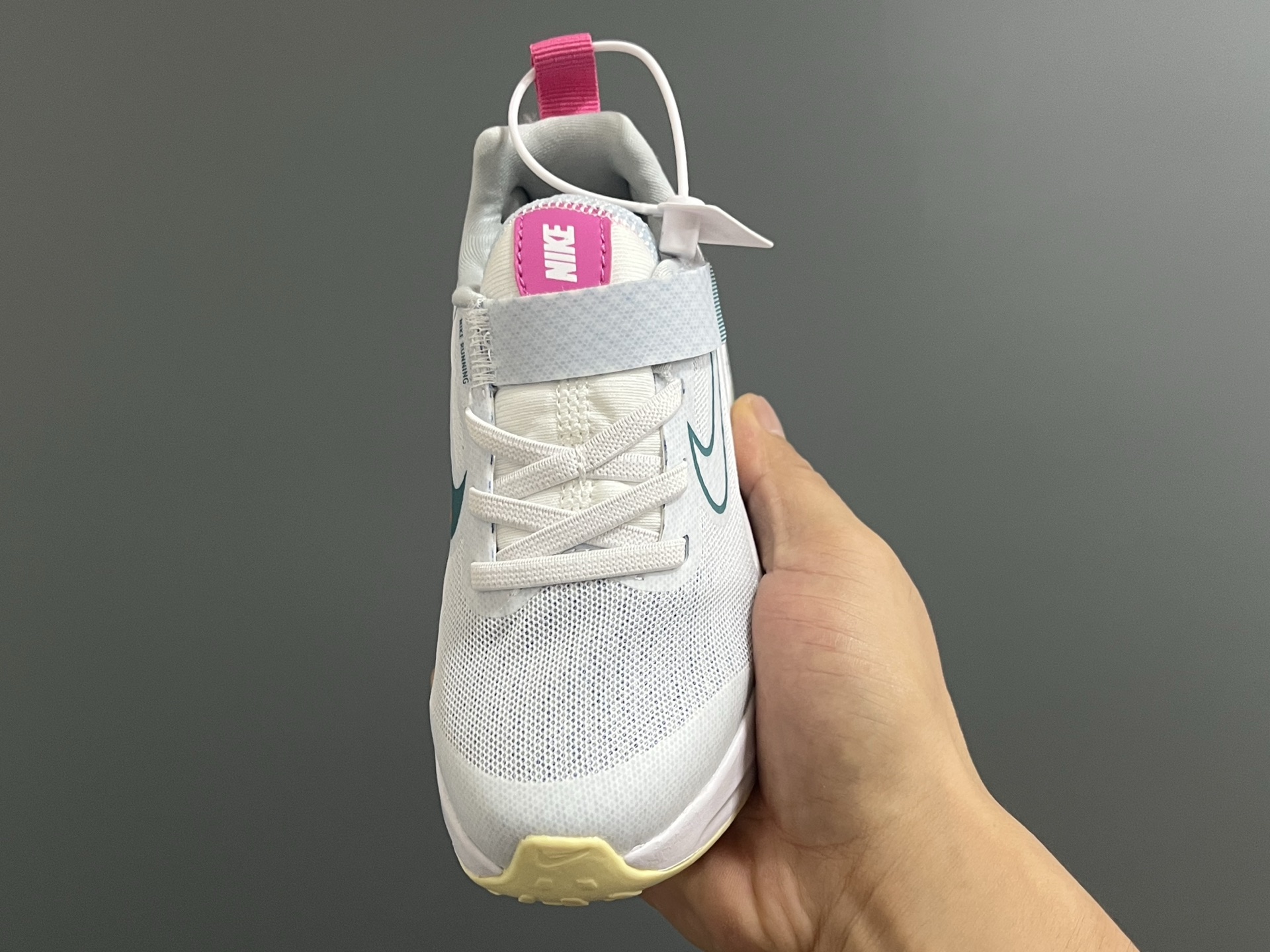 图片[3]-NK 新款ZOOM气垫亲子运动鞋 尺码：27-39码 专柜同步新品🆕 ZOOM气垫后跟，脚感不言而喻✌🏻 魔术贴➕松紧带，轻松调节✔️ 透气性针织鞋面，不怕闷脚丫☁️ 耐磨防滑大底，脚感十足👍🏻-选品中心