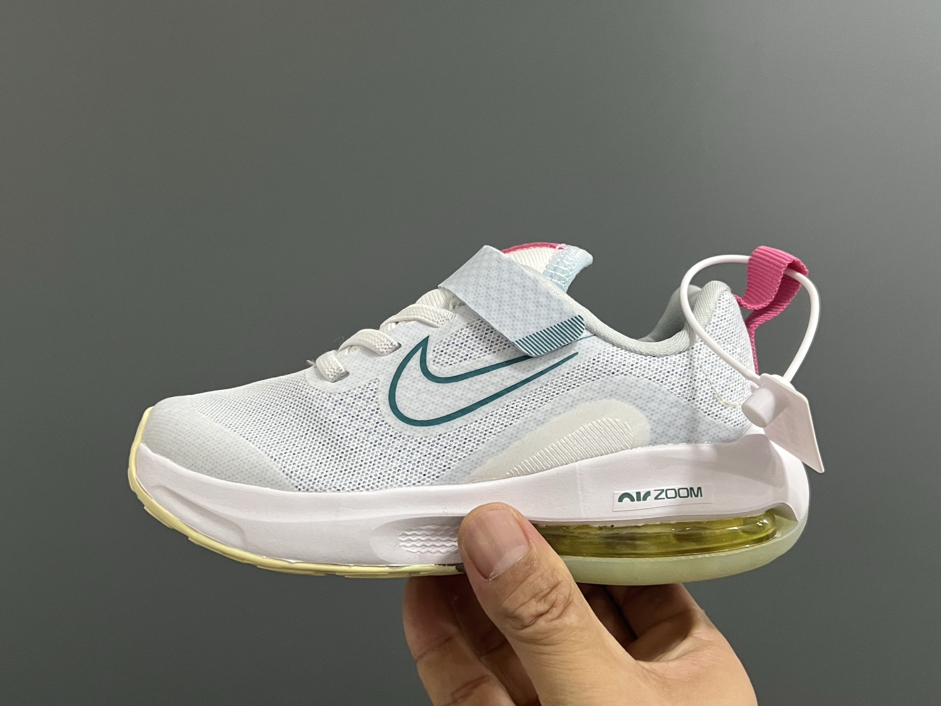 图片[4]-NK 新款ZOOM气垫亲子运动鞋 尺码：27-39码 专柜同步新品🆕 ZOOM气垫后跟，脚感不言而喻✌🏻 魔术贴➕松紧带，轻松调节✔️ 透气性针织鞋面，不怕闷脚丫☁️ 耐磨防滑大底，脚感十足👍🏻-选品中心