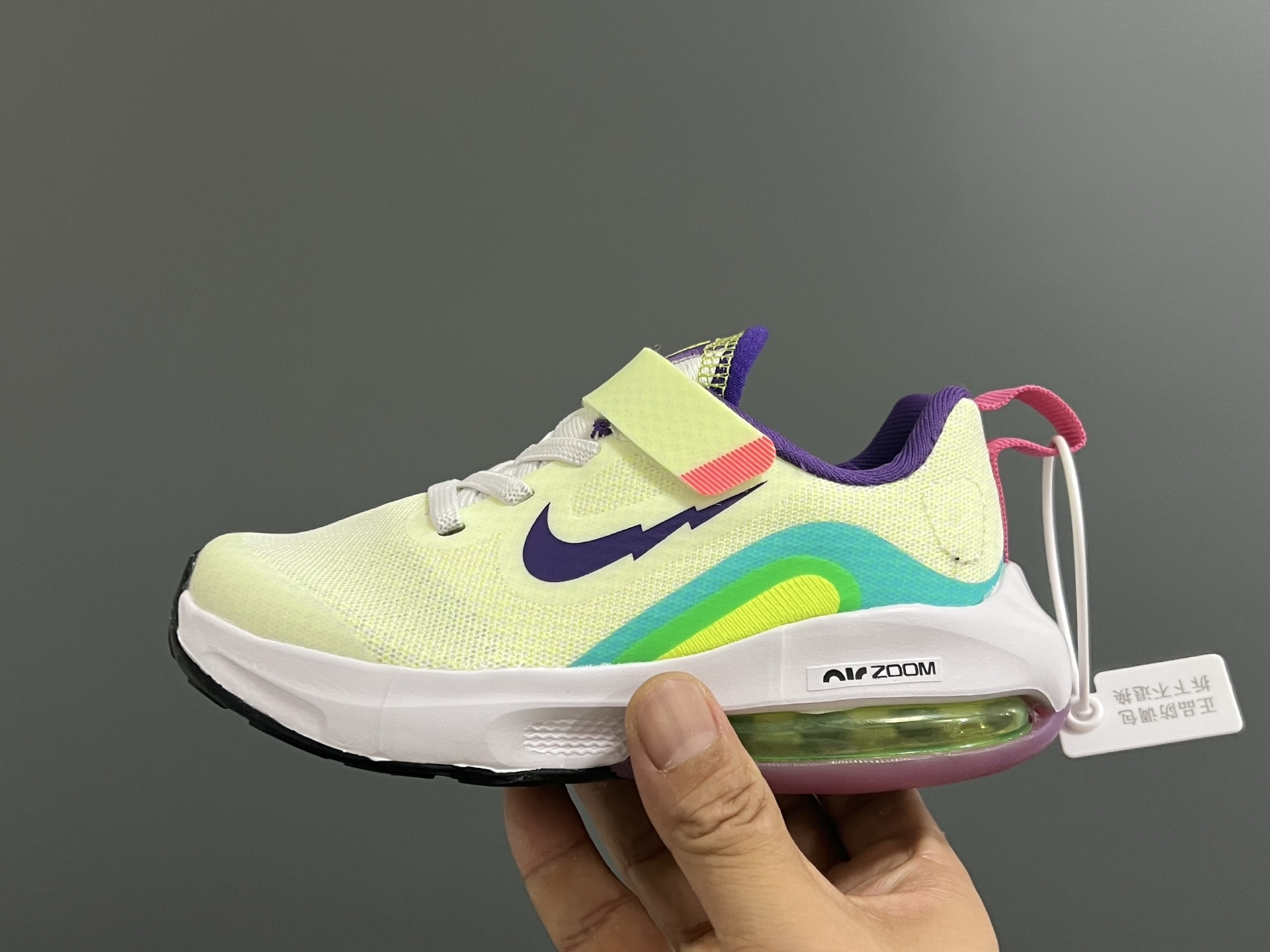 图片[4]-NK 新款ZOOM气垫亲子运动鞋 尺码：27-39码 专柜同步新品🆕 ZOOM气垫后跟，脚感不言而喻✌🏻 魔术贴➕松紧带，轻松调节✔️ 透气性针织鞋面，不怕闷脚丫☁️ 耐磨防滑大底，脚感十足👍🏻-选品中心