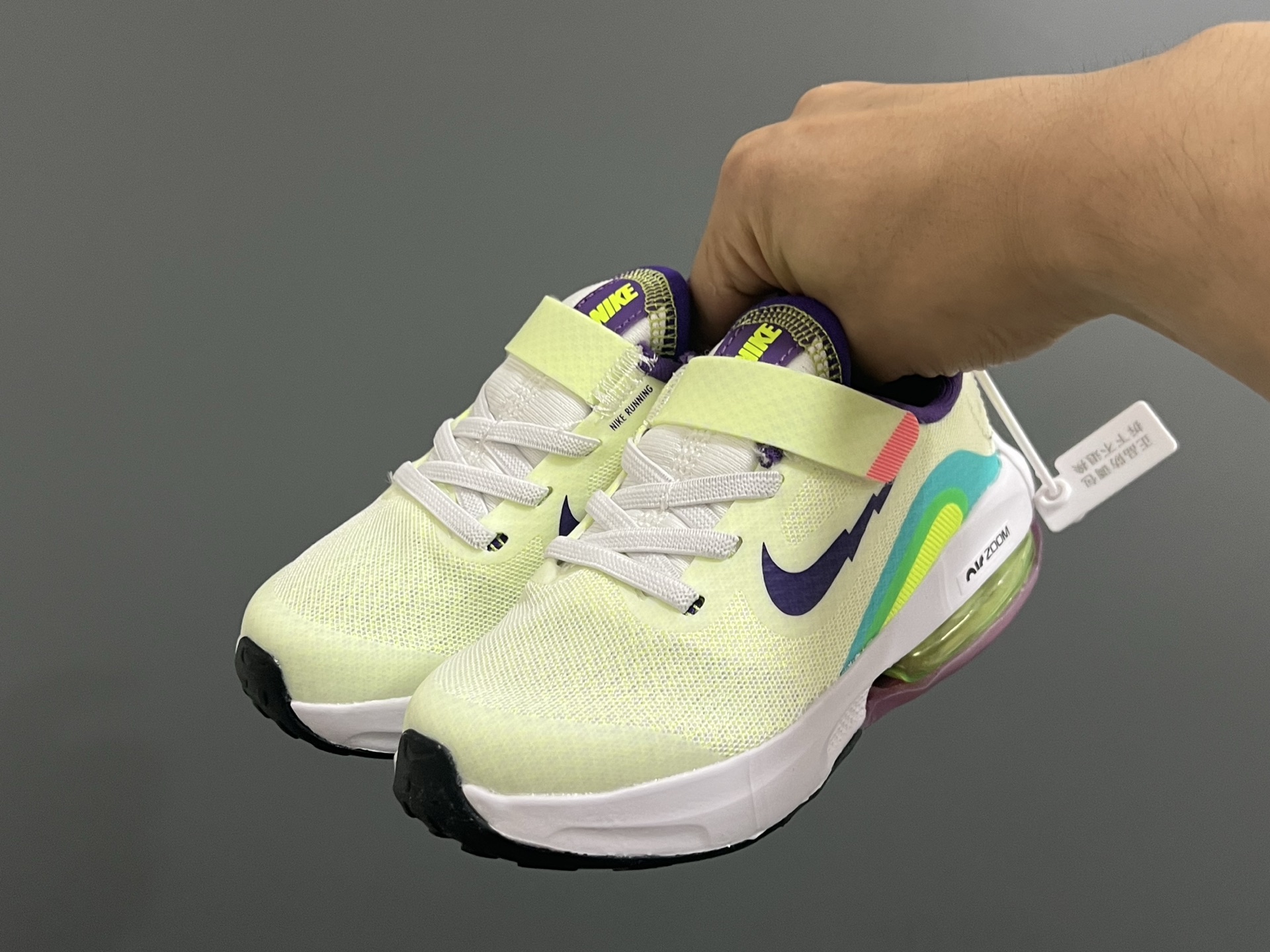 图片[2]-NK 新款ZOOM气垫亲子运动鞋 尺码：27-39码 专柜同步新品🆕 ZOOM气垫后跟，脚感不言而喻✌🏻 魔术贴➕松紧带，轻松调节✔️ 透气性针织鞋面，不怕闷脚丫☁️ 耐磨防滑大底，脚感十足👍🏻-选品中心