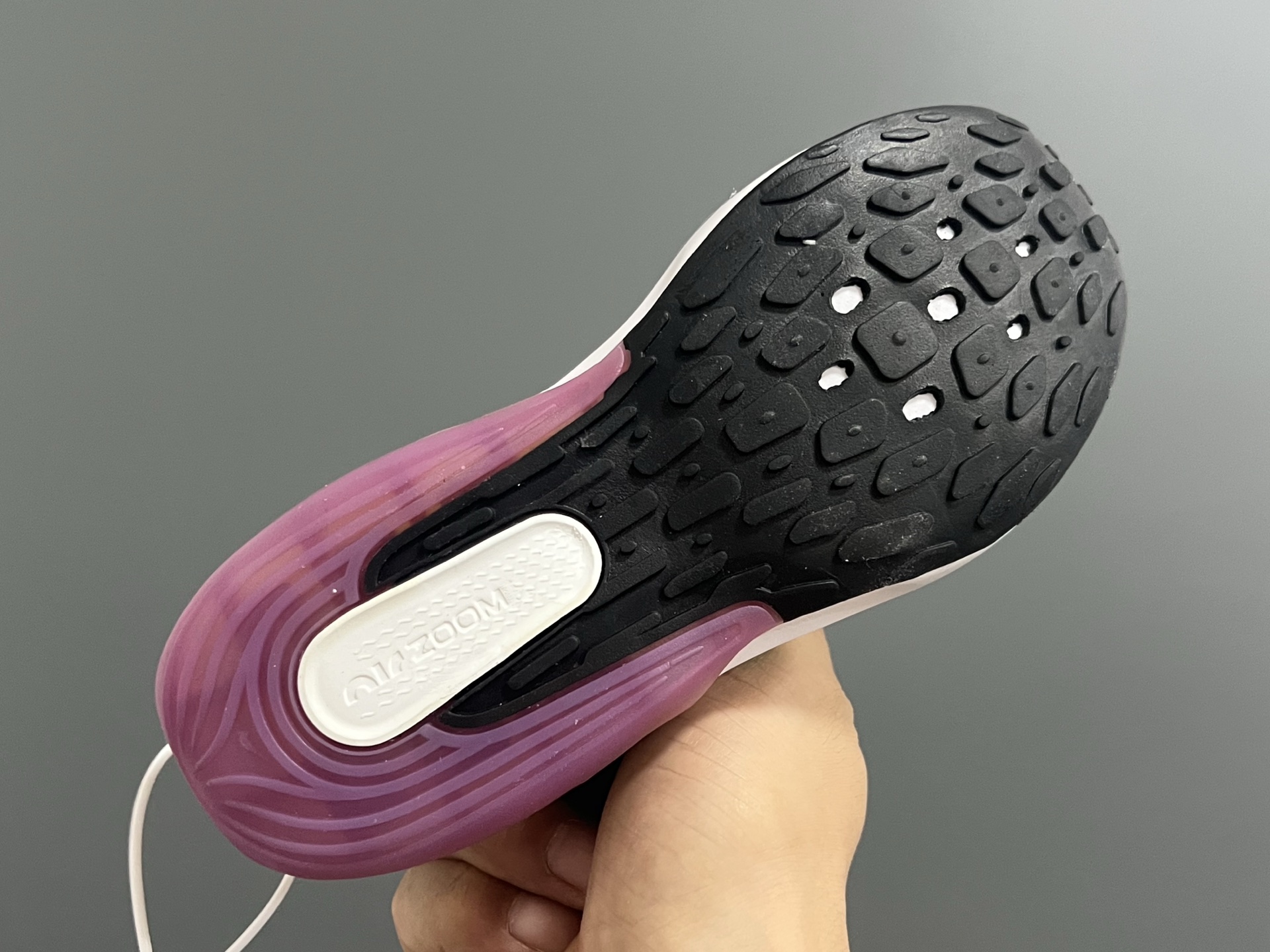 图片[5]-NK 新款ZOOM气垫亲子运动鞋 尺码：27-39码 专柜同步新品🆕 ZOOM气垫后跟，脚感不言而喻✌🏻 魔术贴➕松紧带，轻松调节✔️ 透气性针织鞋面，不怕闷脚丫☁️ 耐磨防滑大底，脚感十足👍🏻-选品中心