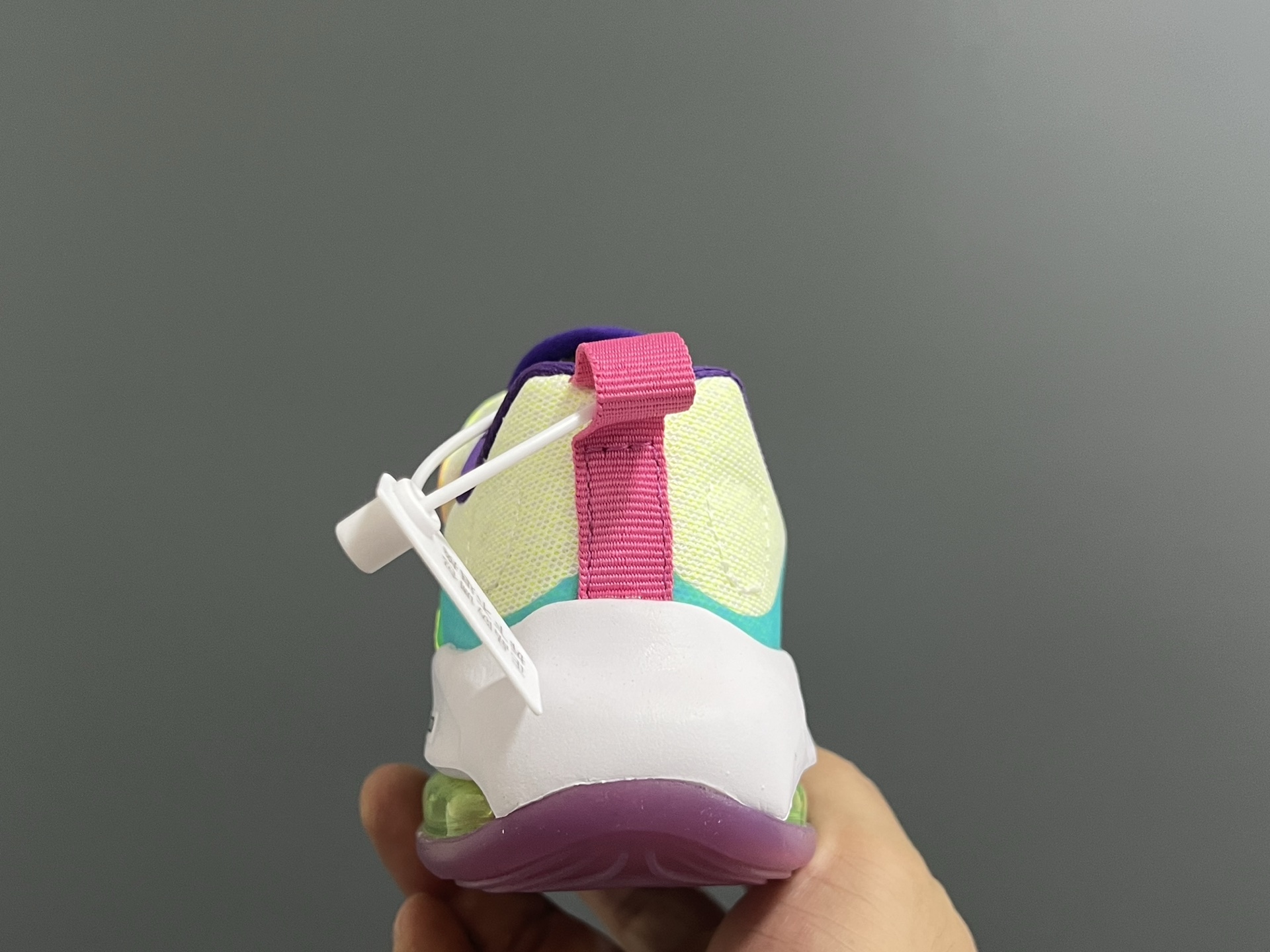 图片[7]-NK 新款ZOOM气垫亲子运动鞋 尺码：27-39码 专柜同步新品🆕 ZOOM气垫后跟，脚感不言而喻✌🏻 魔术贴➕松紧带，轻松调节✔️ 透气性针织鞋面，不怕闷脚丫☁️ 耐磨防滑大底，脚感十足👍🏻-选品中心