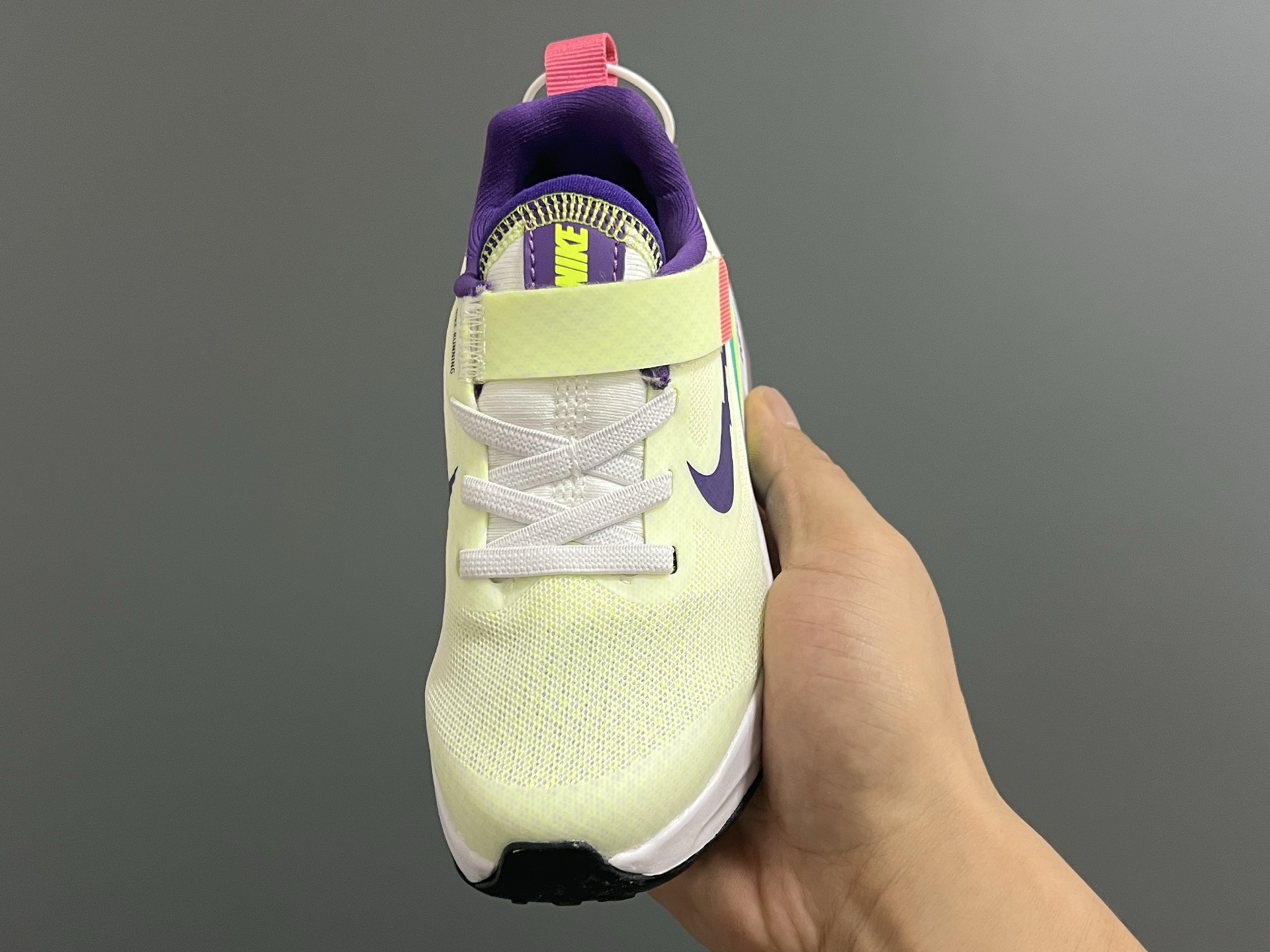 图片[3]-NK 新款ZOOM气垫亲子运动鞋 尺码：27-39码 专柜同步新品🆕 ZOOM气垫后跟，脚感不言而喻✌🏻 魔术贴➕松紧带，轻松调节✔️ 透气性针织鞋面，不怕闷脚丫☁️ 耐磨防滑大底，脚感十足👍🏻-选品中心