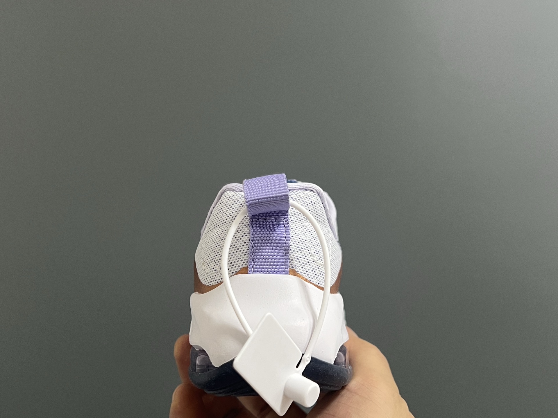 图片[7]-NK 新款ZOOM气垫亲子运动鞋 尺码：27-39码 专柜同步新品🆕 ZOOM气垫后跟，脚感不言而喻✌🏻 魔术贴➕松紧带，轻松调节✔️ 透气性针织鞋面，不怕闷脚丫☁️ 耐磨防滑大底，脚感十足👍🏻-选品中心