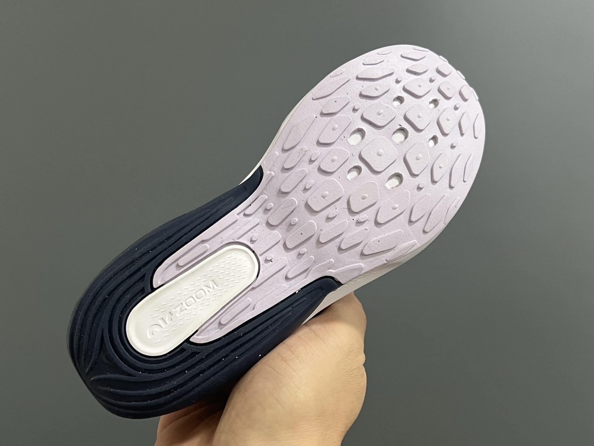 图片[5]-NK 新款ZOOM气垫亲子运动鞋 尺码：27-39码 专柜同步新品🆕 ZOOM气垫后跟，脚感不言而喻✌🏻 魔术贴➕松紧带，轻松调节✔️ 透气性针织鞋面，不怕闷脚丫☁️ 耐磨防滑大底，脚感十足👍🏻-选品中心