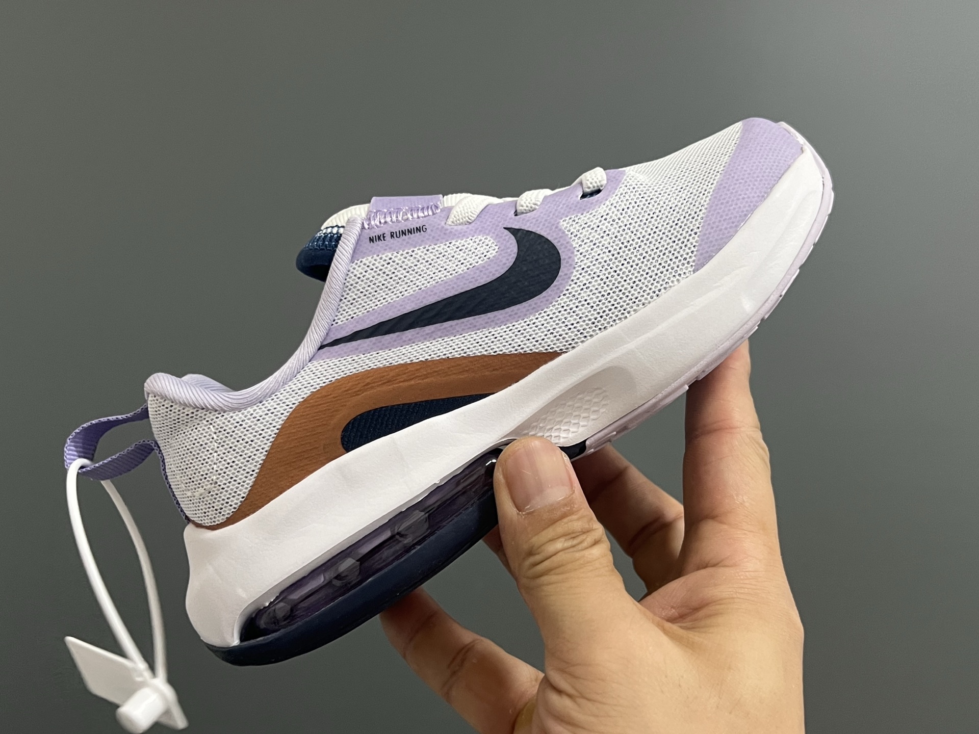 图片[6]-NK 新款ZOOM气垫亲子运动鞋 尺码：27-39码 专柜同步新品🆕 ZOOM气垫后跟，脚感不言而喻✌🏻 魔术贴➕松紧带，轻松调节✔️ 透气性针织鞋面，不怕闷脚丫☁️ 耐磨防滑大底，脚感十足👍🏻-选品中心