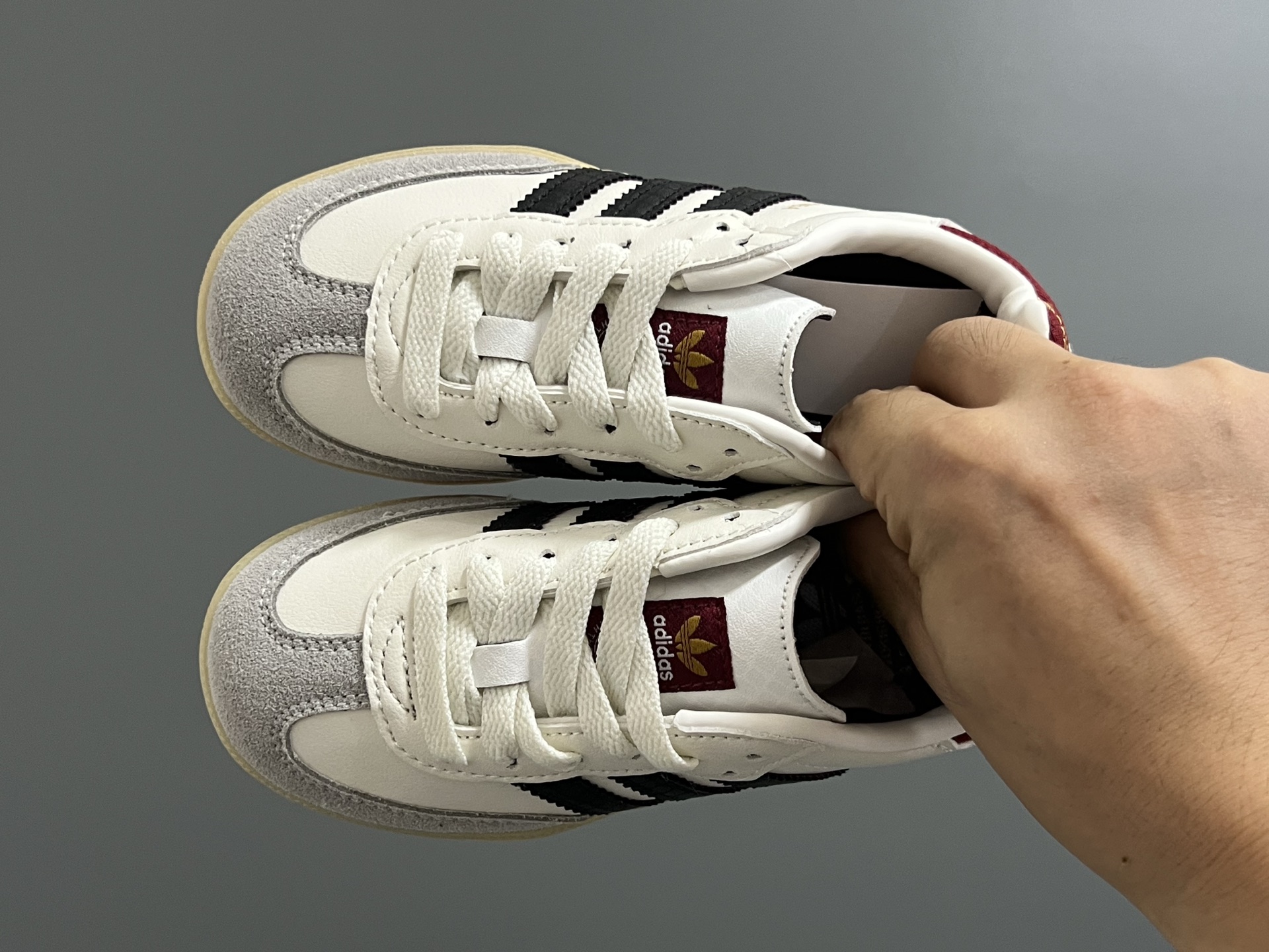 A家德训联名儿童低帮休闲鞋 尺码：22-37码 超爱的百搭SAMBA系列 联名款细节满分💯 皮料拼接，质感满满 橡胶大底脚感不言而喻☁️-选品中心