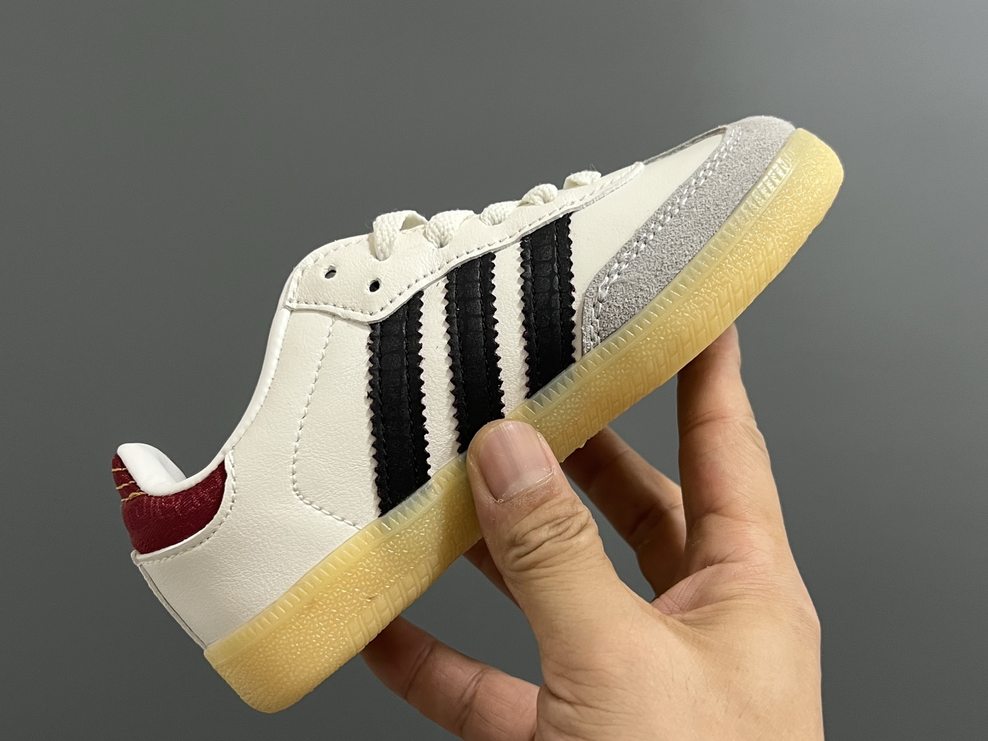 图片[6]-A家德训联名儿童低帮休闲鞋 尺码：22-37码 超爱的百搭SAMBA系列 联名款细节满分💯 皮料拼接，质感满满 橡胶大底脚感不言而喻☁️-选品中心