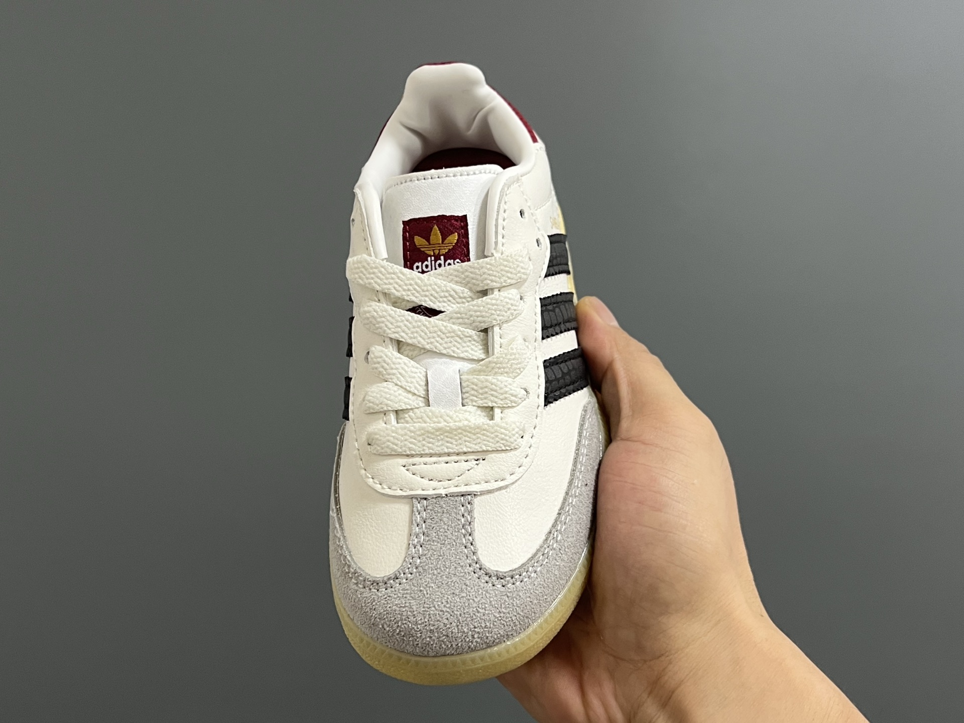 图片[3]-A家德训联名儿童低帮休闲鞋 尺码：22-37码 超爱的百搭SAMBA系列 联名款细节满分💯 皮料拼接，质感满满 橡胶大底脚感不言而喻☁️-选品中心