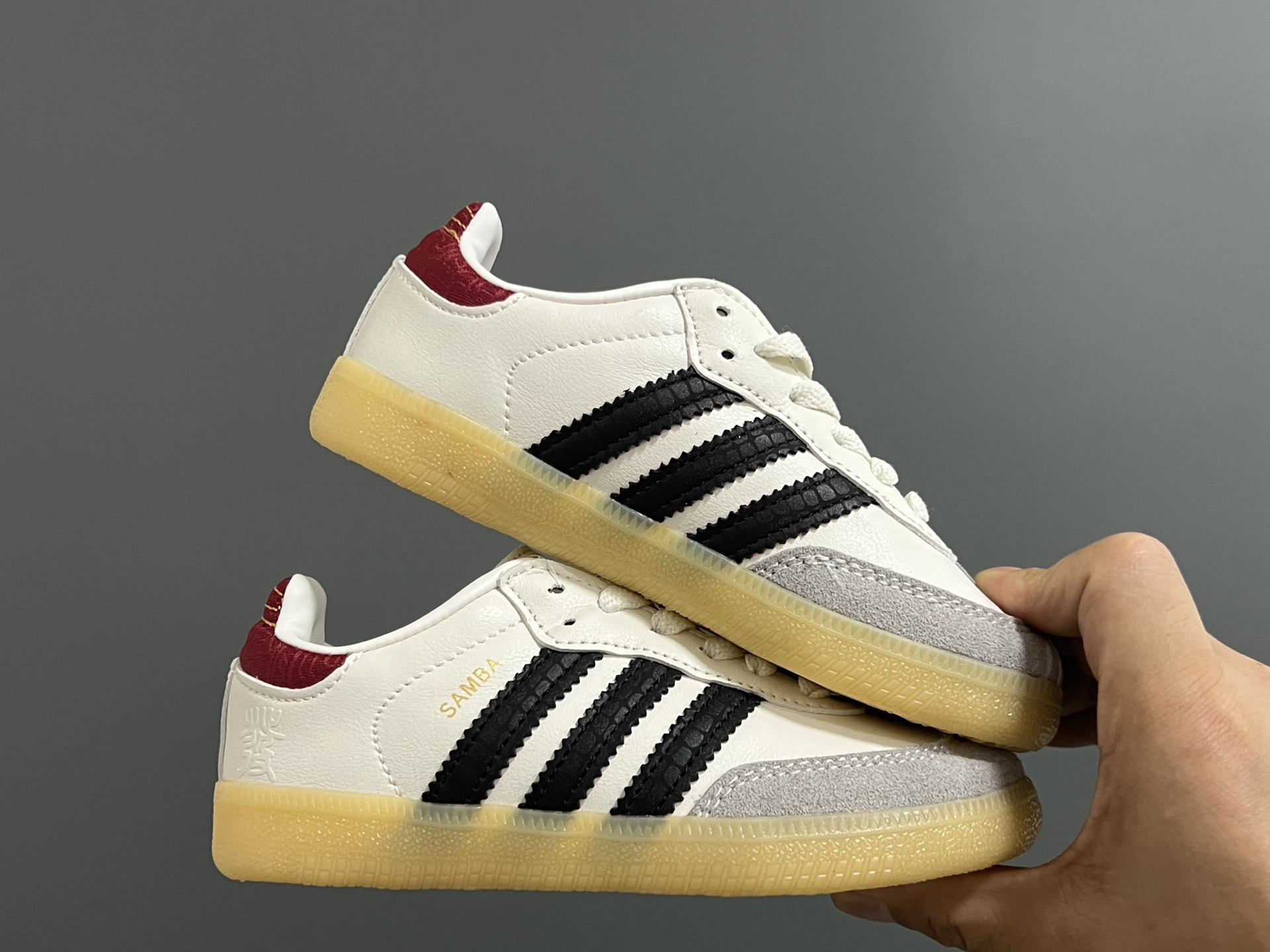 图片[9]-A家德训联名儿童低帮休闲鞋 尺码：22-37码 超爱的百搭SAMBA系列 联名款细节满分💯 皮料拼接，质感满满 橡胶大底脚感不言而喻☁️-选品中心