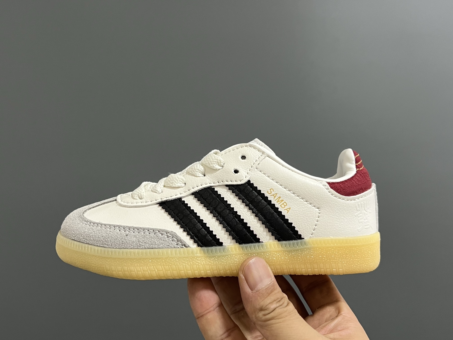 图片[4]-A家德训联名儿童低帮休闲鞋 尺码：22-37码 超爱的百搭SAMBA系列 联名款细节满分💯 皮料拼接，质感满满 橡胶大底脚感不言而喻☁️-选品中心