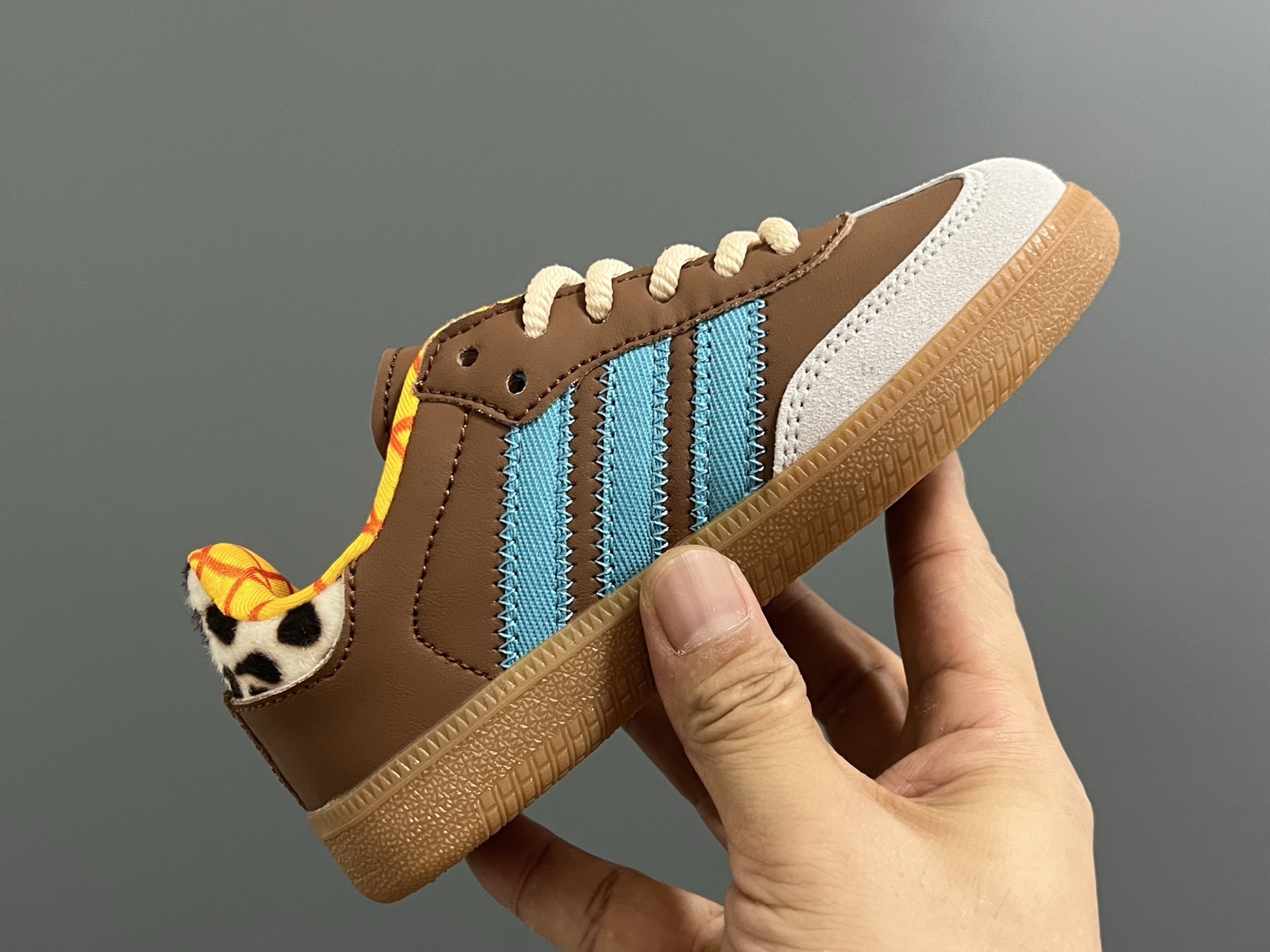 图片[6]-A家德训联名儿童低帮休闲鞋 尺码：22-37码 超爱的百搭SAMBA系列 联名款细节满分💯 皮料拼接，质感满满 橡胶大底脚感不言而喻☁️-选品中心