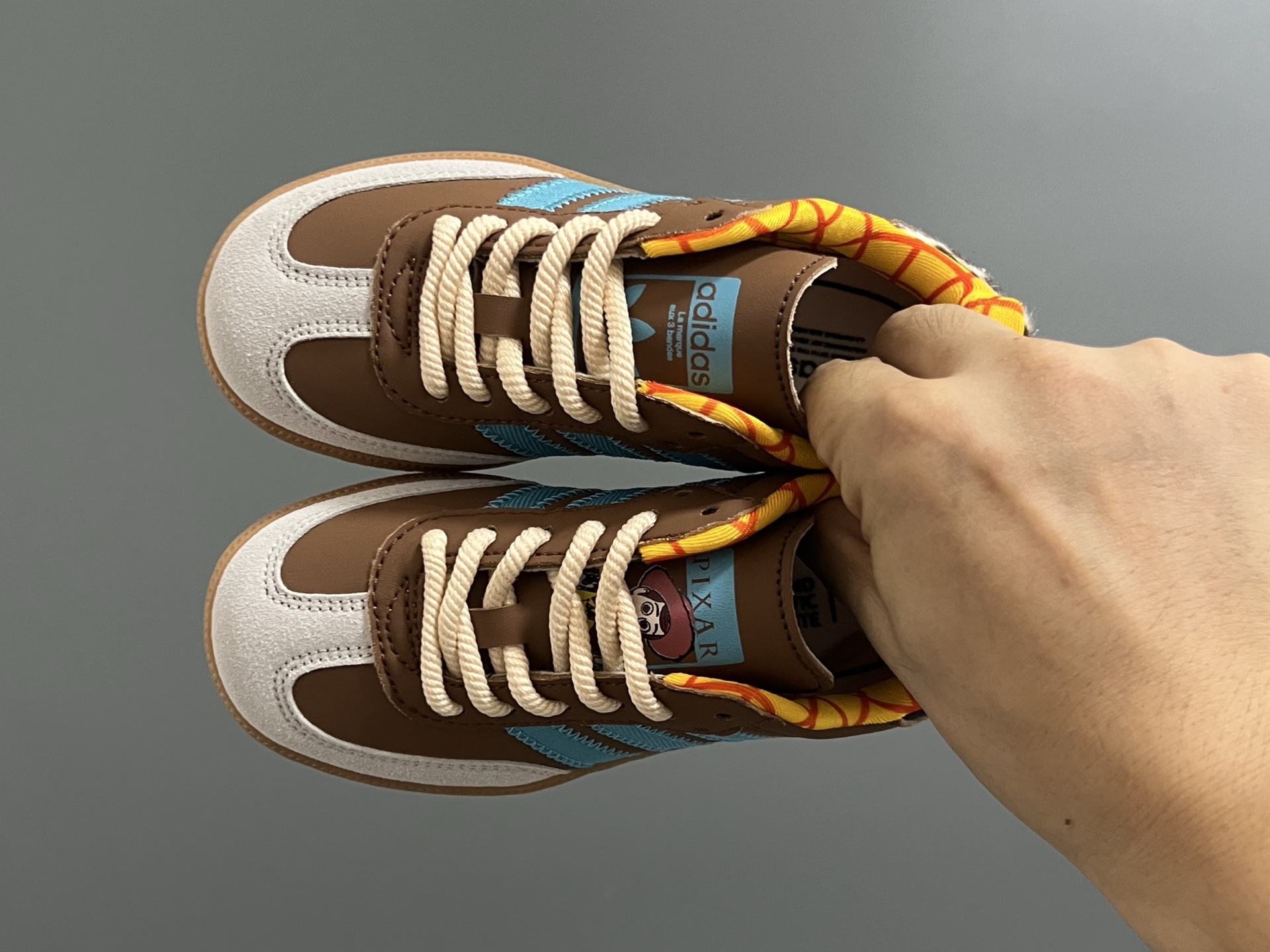 A家德训联名儿童低帮休闲鞋 尺码：22-37码 超爱的百搭SAMBA系列 联名款细节满分💯 皮料拼接，质感满满 橡胶大底脚感不言而喻☁️-选品中心