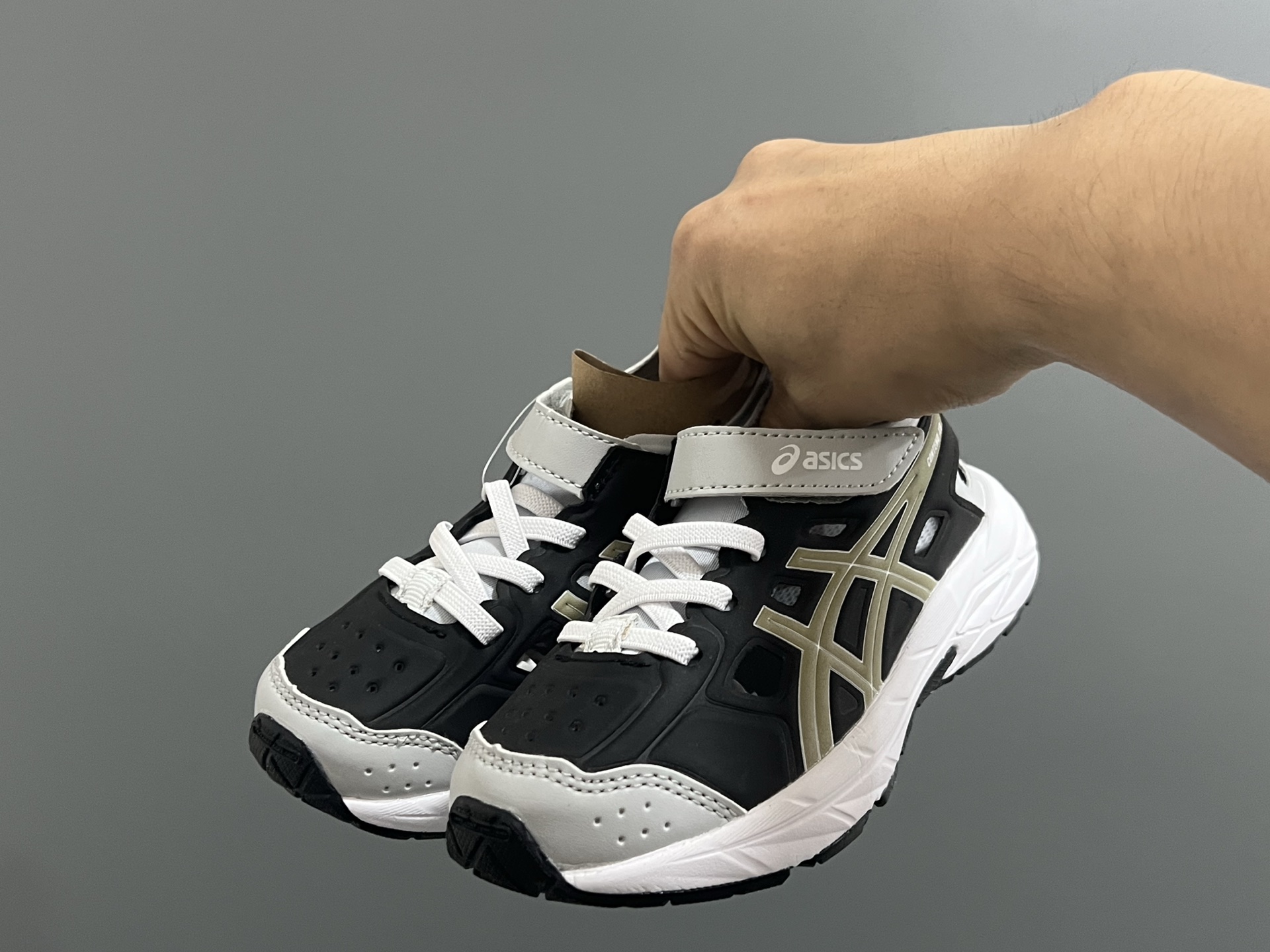 图片[2]-YSS新款XB儿童镂空魔术贴凉鞋 尺码：22-37码 小众的ASICS系列🔥 镂空设计，透气又舒适☁️ 魔术贴穿脱方便✌🏻 原装橡胶大底，耐磨耐穿✔️-选品中心