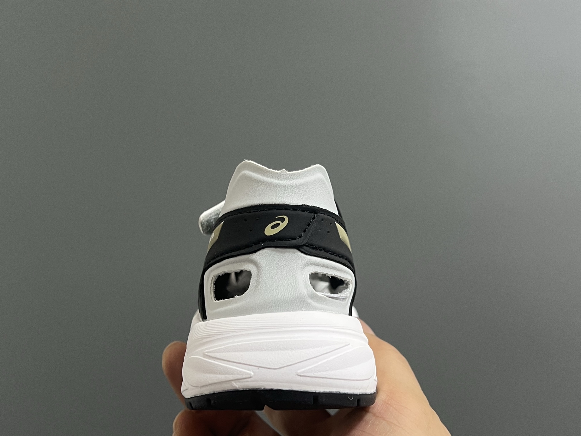 图片[7]-YSS新款XB儿童镂空魔术贴凉鞋 尺码：22-37码 小众的ASICS系列🔥 镂空设计，透气又舒适☁️ 魔术贴穿脱方便✌🏻 原装橡胶大底，耐磨耐穿✔️-选品中心