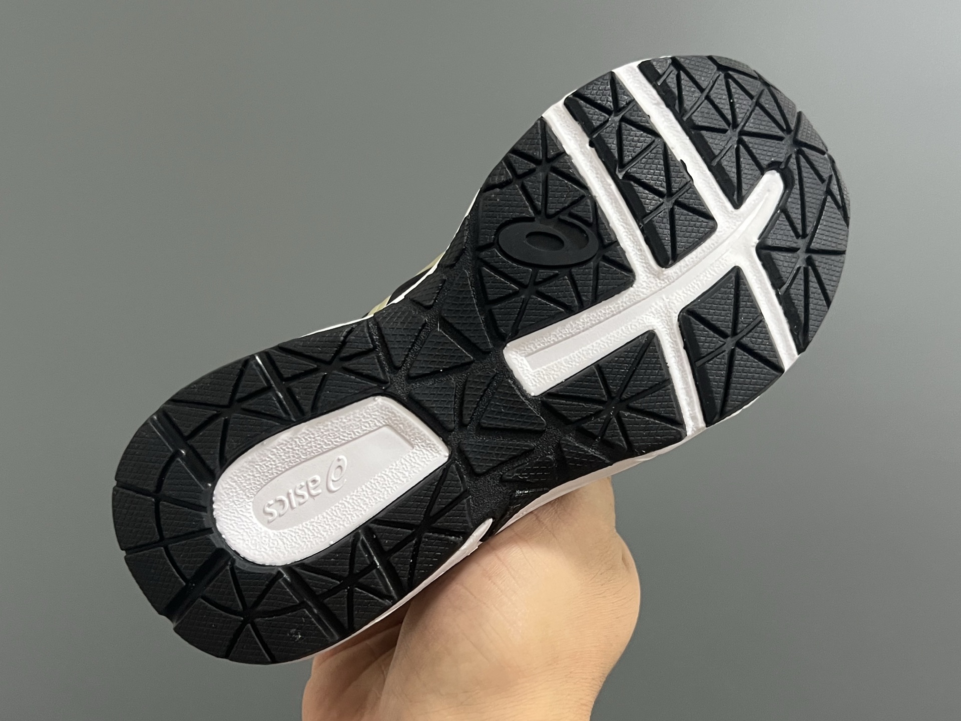 图片[5]-YSS新款XB儿童镂空魔术贴凉鞋 尺码：22-37码 小众的ASICS系列🔥 镂空设计，透气又舒适☁️ 魔术贴穿脱方便✌🏻 原装橡胶大底，耐磨耐穿✔️-选品中心