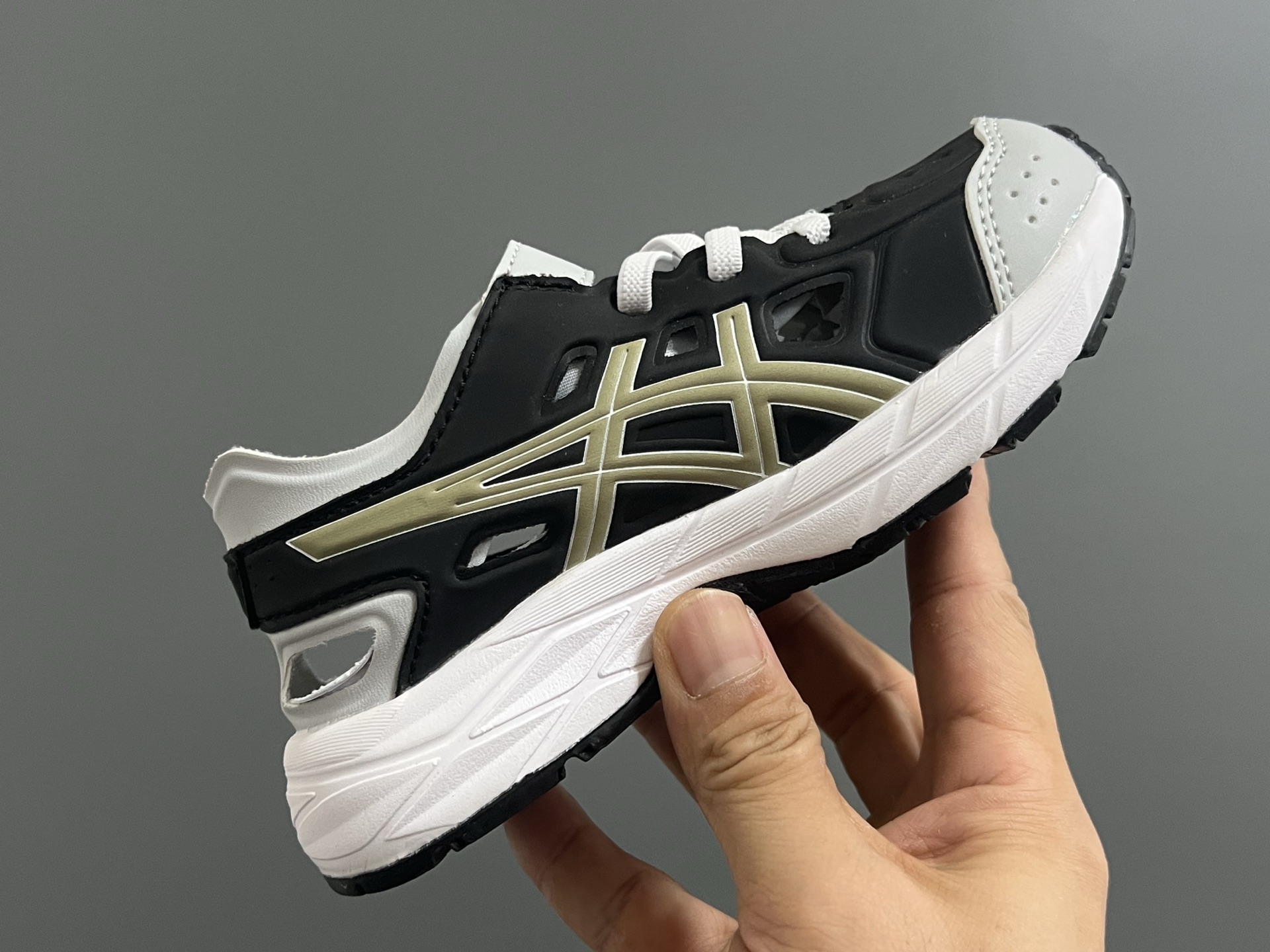 图片[6]-YSS新款XB儿童镂空魔术贴凉鞋 尺码：22-37码 小众的ASICS系列🔥 镂空设计，透气又舒适☁️ 魔术贴穿脱方便✌🏻 原装橡胶大底，耐磨耐穿✔️-选品中心