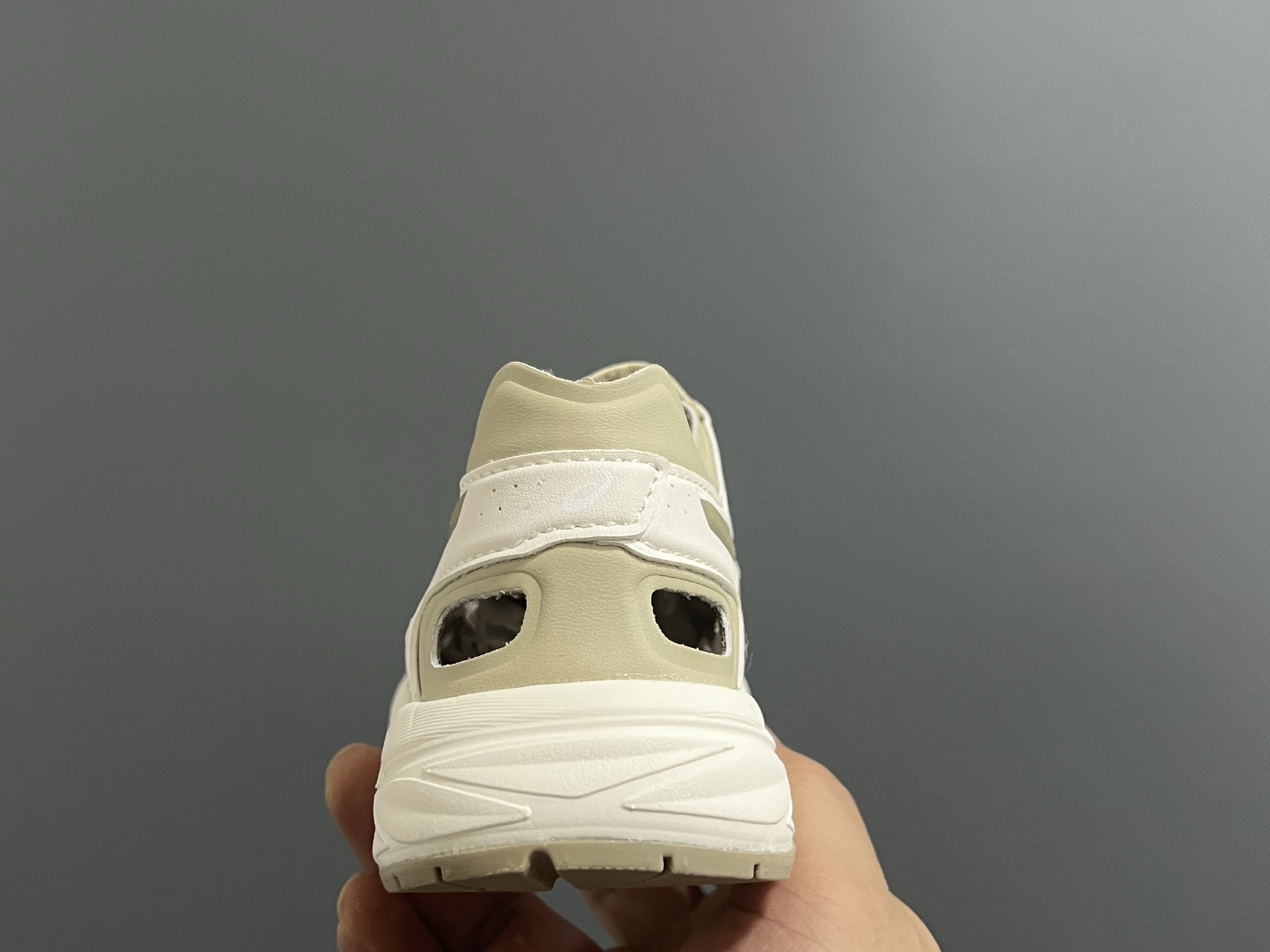 图片[6]-YSS新款XB儿童镂空魔术贴凉鞋 尺码：22-37码 小众的ASICS系列🔥 镂空设计，透气又舒适☁️ 魔术贴穿脱方便✌🏻 原装橡胶大底，耐磨耐穿✔️-选品中心