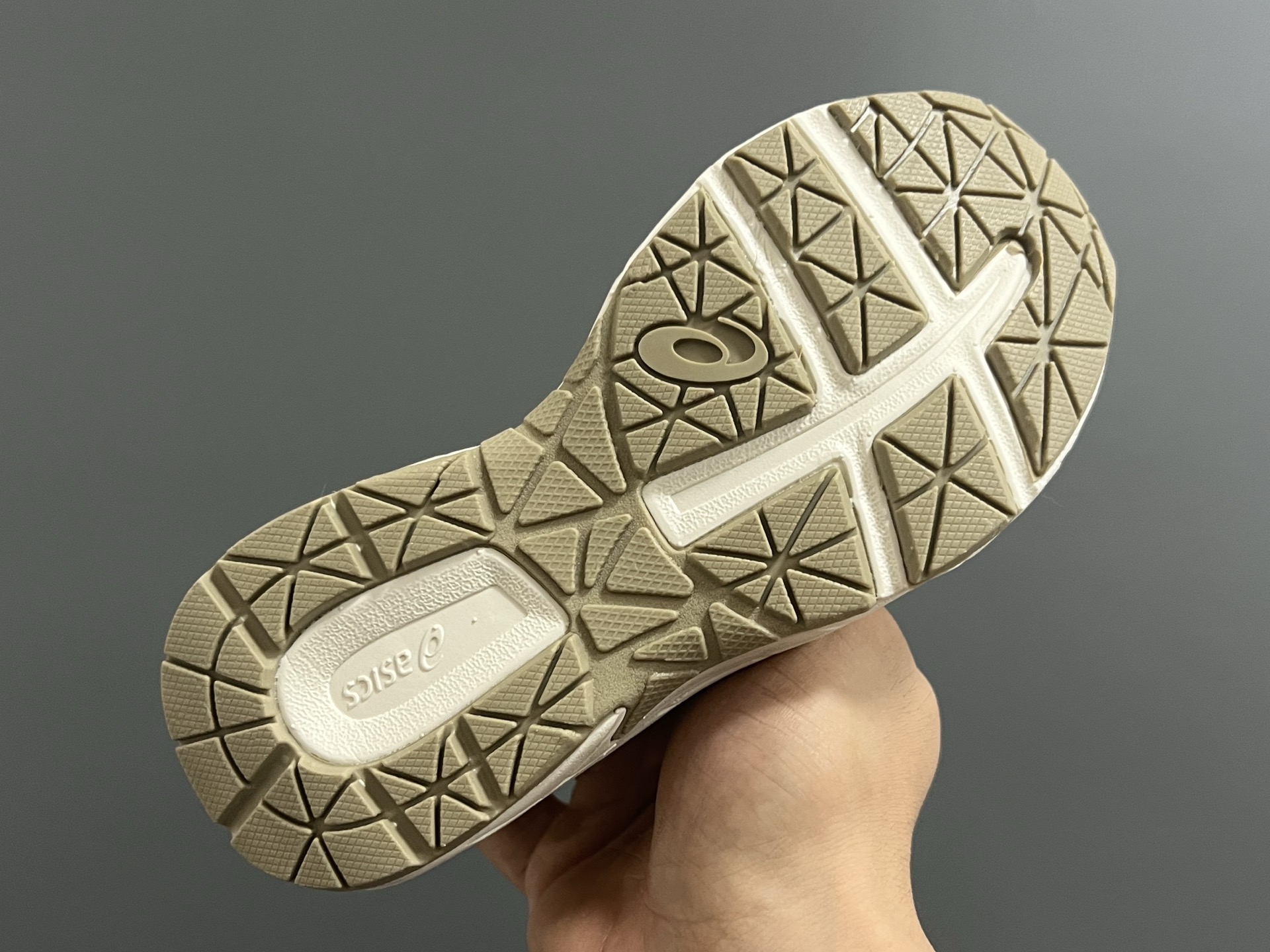 图片[5]-YSS新款XB儿童镂空魔术贴凉鞋 尺码：22-37码 小众的ASICS系列🔥 镂空设计，透气又舒适☁️ 魔术贴穿脱方便✌🏻 原装橡胶大底，耐磨耐穿✔️-选品中心