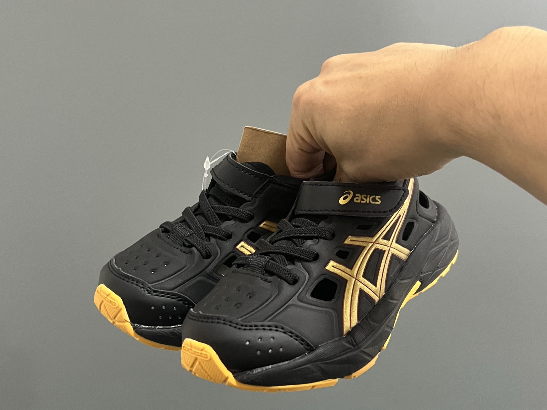 图片[2]-YSS新款XB儿童镂空魔术贴凉鞋 尺码：22-37码 小众的ASICS系列🔥 镂空设计，透气又舒适☁️ 魔术贴穿脱方便✌🏻 原装橡胶大底，耐磨耐穿✔️-选品中心