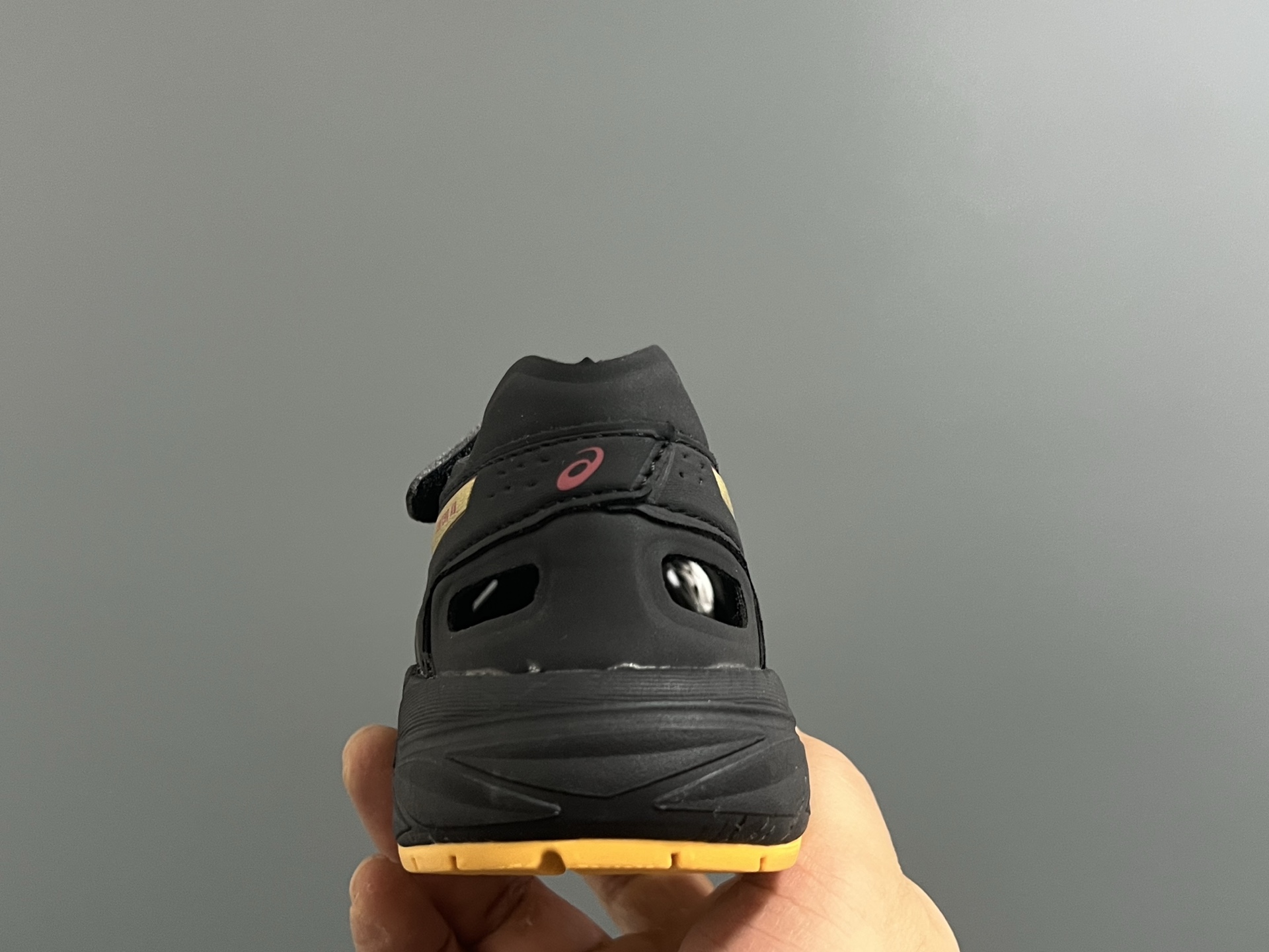 图片[7]-YSS新款XB儿童镂空魔术贴凉鞋 尺码：22-37码 小众的ASICS系列🔥 镂空设计，透气又舒适☁️ 魔术贴穿脱方便✌🏻 原装橡胶大底，耐磨耐穿✔️-选品中心