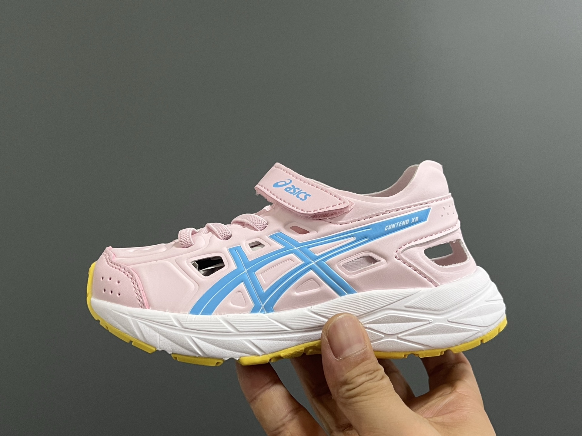 图片[4]-YSS新款XB儿童镂空魔术贴凉鞋 尺码：22-37码 小众的ASICS系列🔥 镂空设计，透气又舒适☁️ 魔术贴穿脱方便✌🏻 原装橡胶大底，耐磨耐穿✔️-选品中心