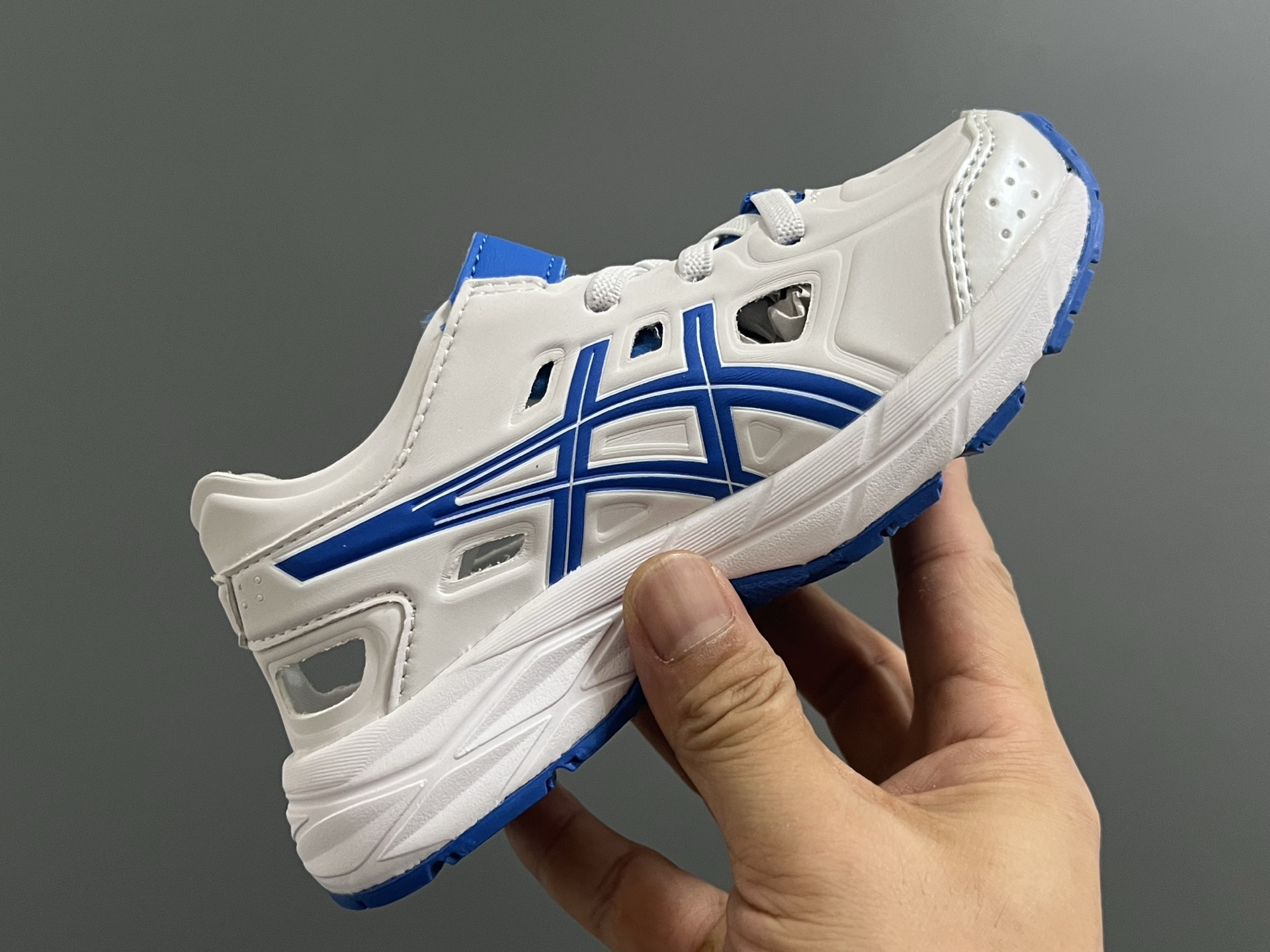 图片[6]-YSS新款XB儿童镂空魔术贴凉鞋 尺码：22-37码 小众的ASICS系列🔥 镂空设计，透气又舒适☁️ 魔术贴穿脱方便✌🏻 原装橡胶大底，耐磨耐穿✔️-选品中心