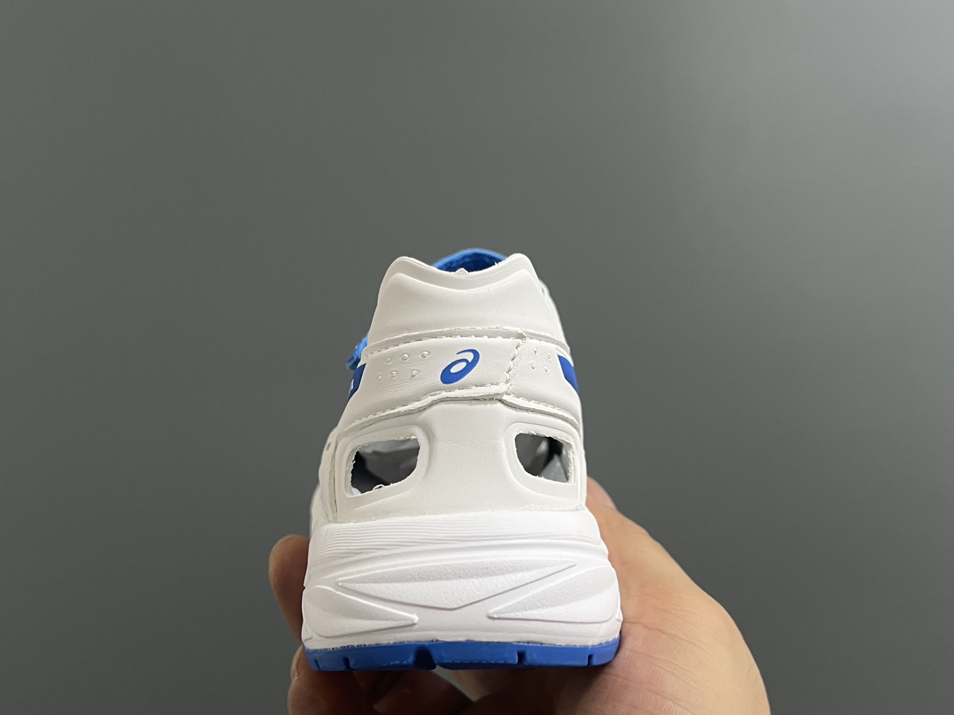 图片[7]-YSS新款XB儿童镂空魔术贴凉鞋 尺码：22-37码 小众的ASICS系列🔥 镂空设计，透气又舒适☁️ 魔术贴穿脱方便✌🏻 原装橡胶大底，耐磨耐穿✔️-选品中心