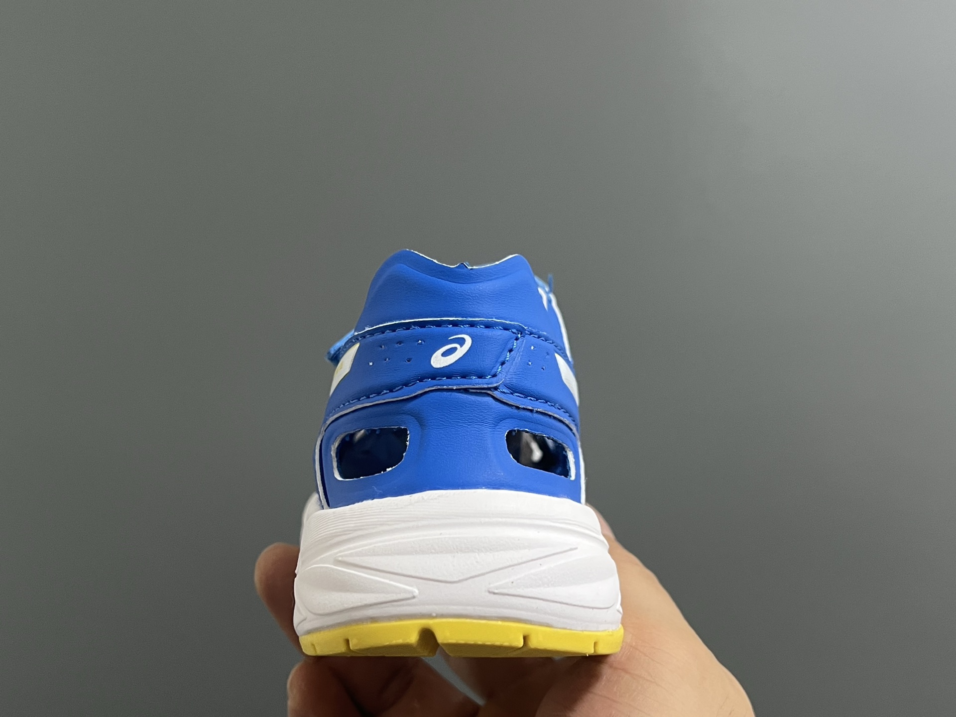 图片[7]-YSS新款XB儿童镂空魔术贴凉鞋 尺码：22-37码 小众的ASICS系列🔥 镂空设计，透气又舒适☁️ 魔术贴穿脱方便✌🏻 原装橡胶大底，耐磨耐穿✔️-选品中心