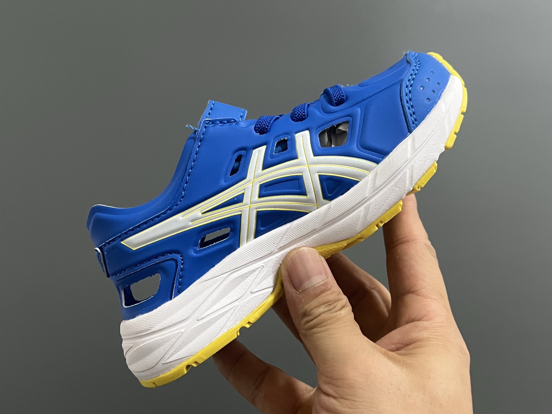 图片[6]-YSS新款XB儿童镂空魔术贴凉鞋 尺码：22-37码 小众的ASICS系列🔥 镂空设计，透气又舒适☁️ 魔术贴穿脱方便✌🏻 原装橡胶大底，耐磨耐穿✔️-选品中心