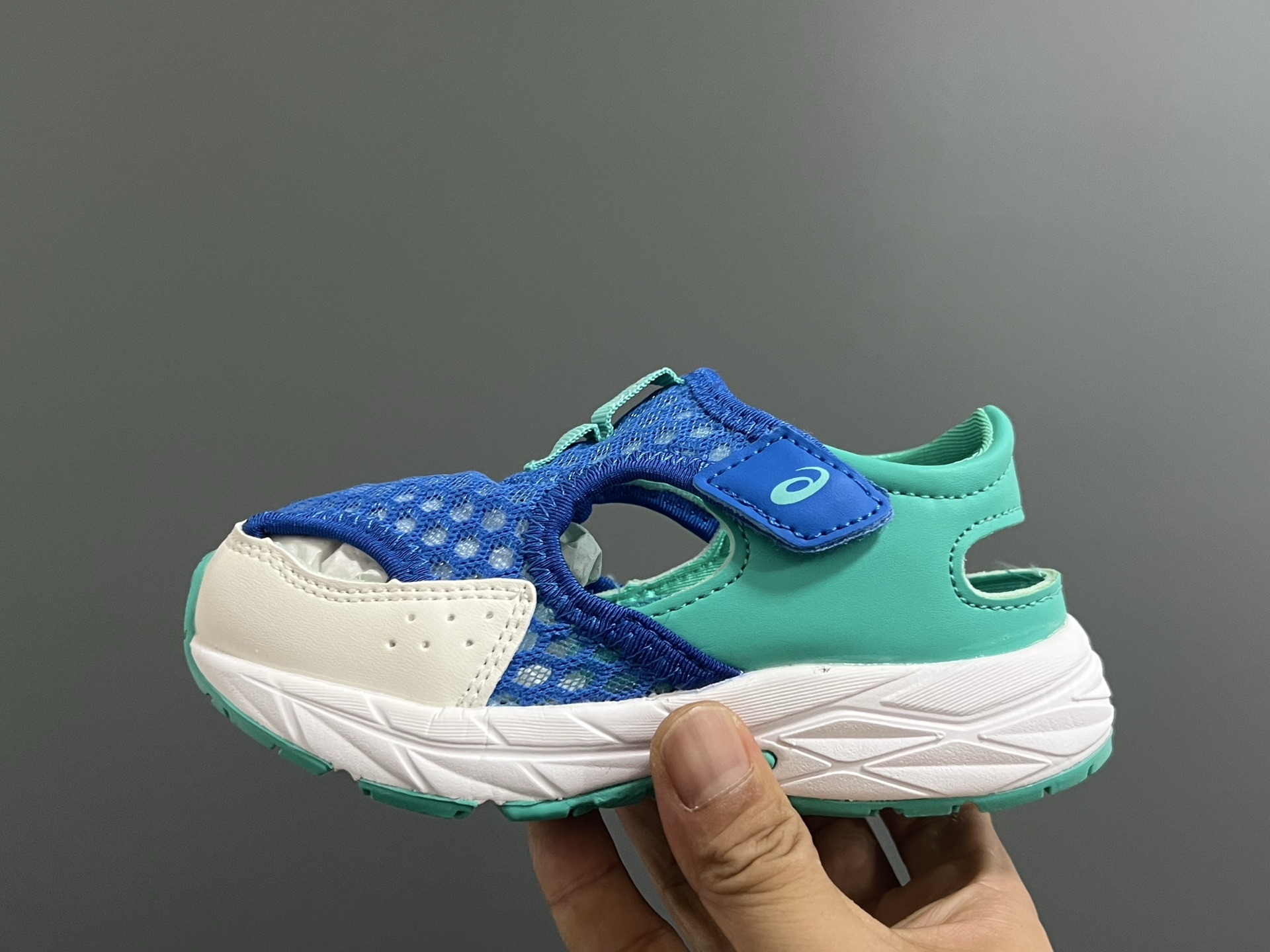 图片[4]-YSS新款夏天儿童网面凉鞋 尺码：22-37码 夏天就要来一双这样的镂空凉鞋🏝️ 镂空网面设计，透气又舒适☁️ 魔术贴穿脱方便✌🏻 原装橡胶大底，耐穿又耐磨✔️-选品中心