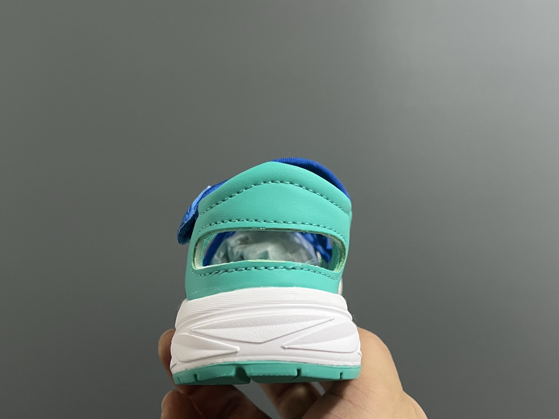 图片[6]-YSS新款夏天儿童网面凉鞋 尺码：22-37码 夏天就要来一双这样的镂空凉鞋🏝️ 镂空网面设计，透气又舒适☁️ 魔术贴穿脱方便✌🏻 原装橡胶大底，耐穿又耐磨✔️-选品中心