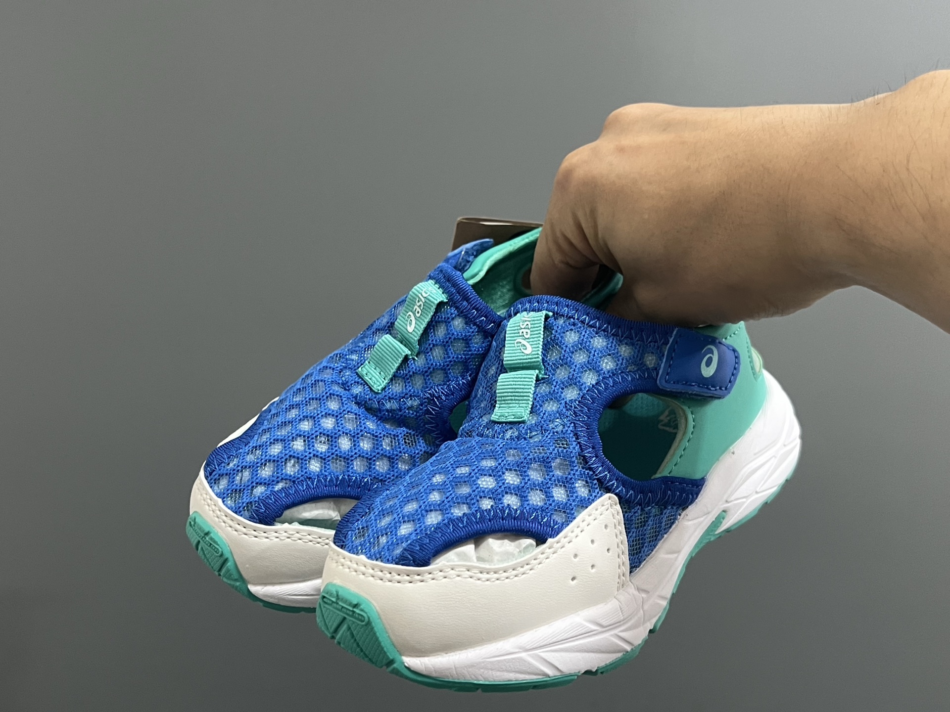 图片[2]-YSS新款夏天儿童网面凉鞋 尺码：22-37码 夏天就要来一双这样的镂空凉鞋🏝️ 镂空网面设计，透气又舒适☁️ 魔术贴穿脱方便✌🏻 原装橡胶大底，耐穿又耐磨✔️-选品中心