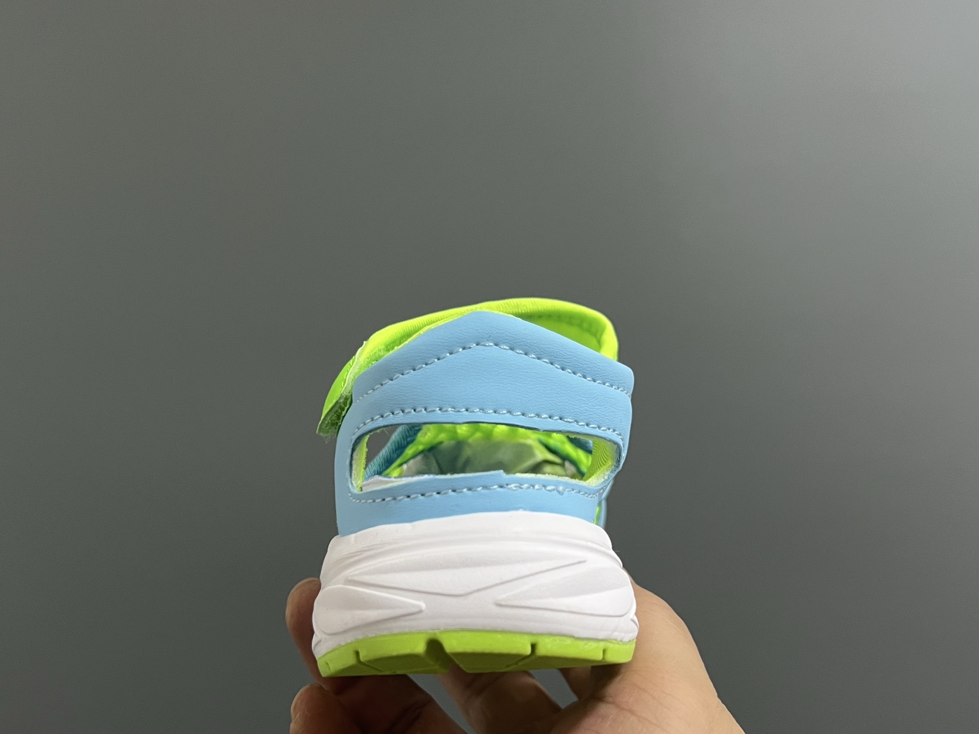 图片[5]-YSS新款夏天儿童网面凉鞋 尺码：22-37码 夏天就要来一双这样的镂空凉鞋🏝️ 镂空网面设计，透气又舒适☁️ 魔术贴穿脱方便✌🏻 原装橡胶大底，耐穿又耐磨✔️-选品中心