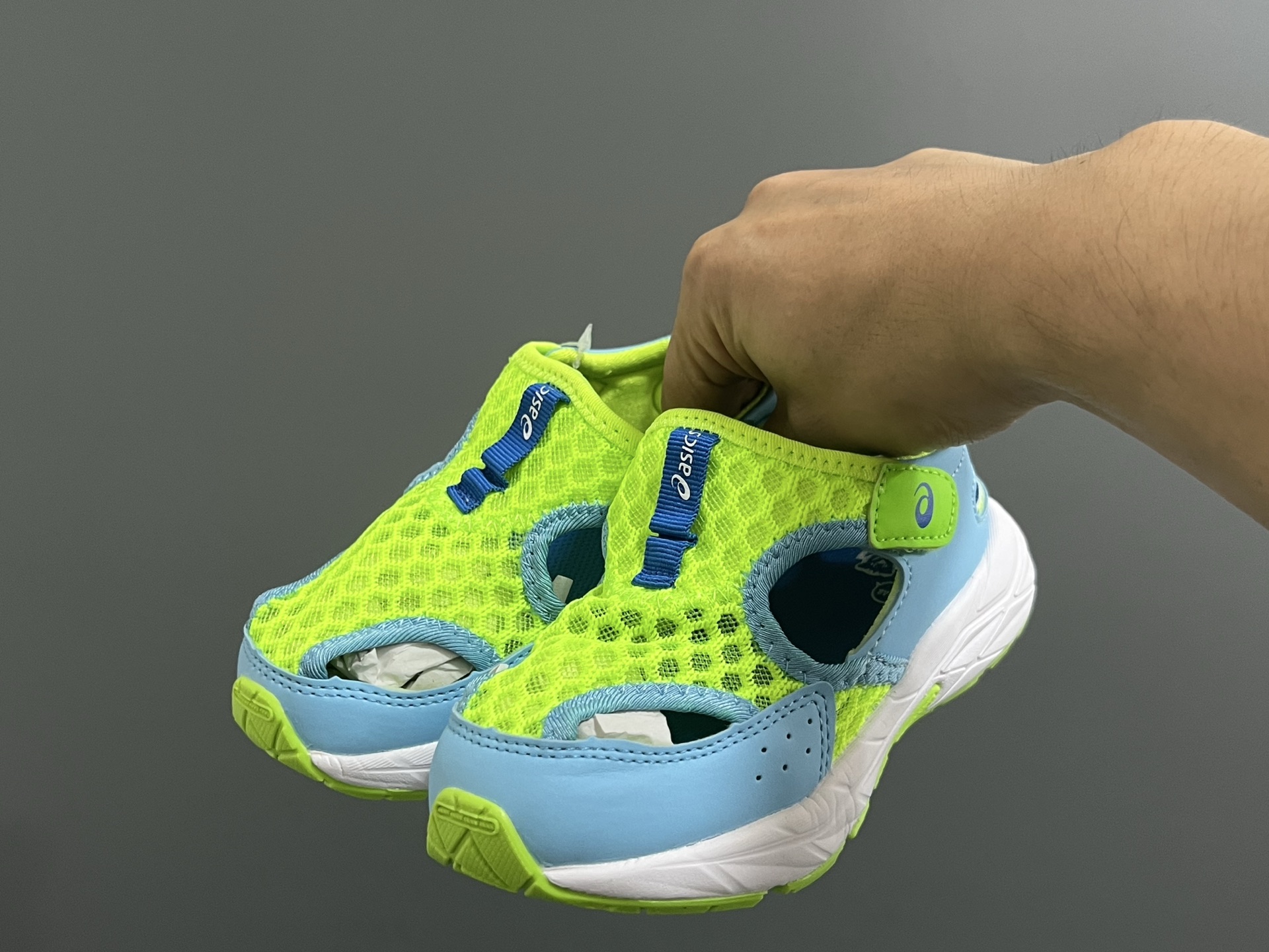 图片[2]-YSS新款夏天儿童网面凉鞋 尺码：22-37码 夏天就要来一双这样的镂空凉鞋🏝️ 镂空网面设计，透气又舒适☁️ 魔术贴穿脱方便✌🏻 原装橡胶大底，耐穿又耐磨✔️-选品中心