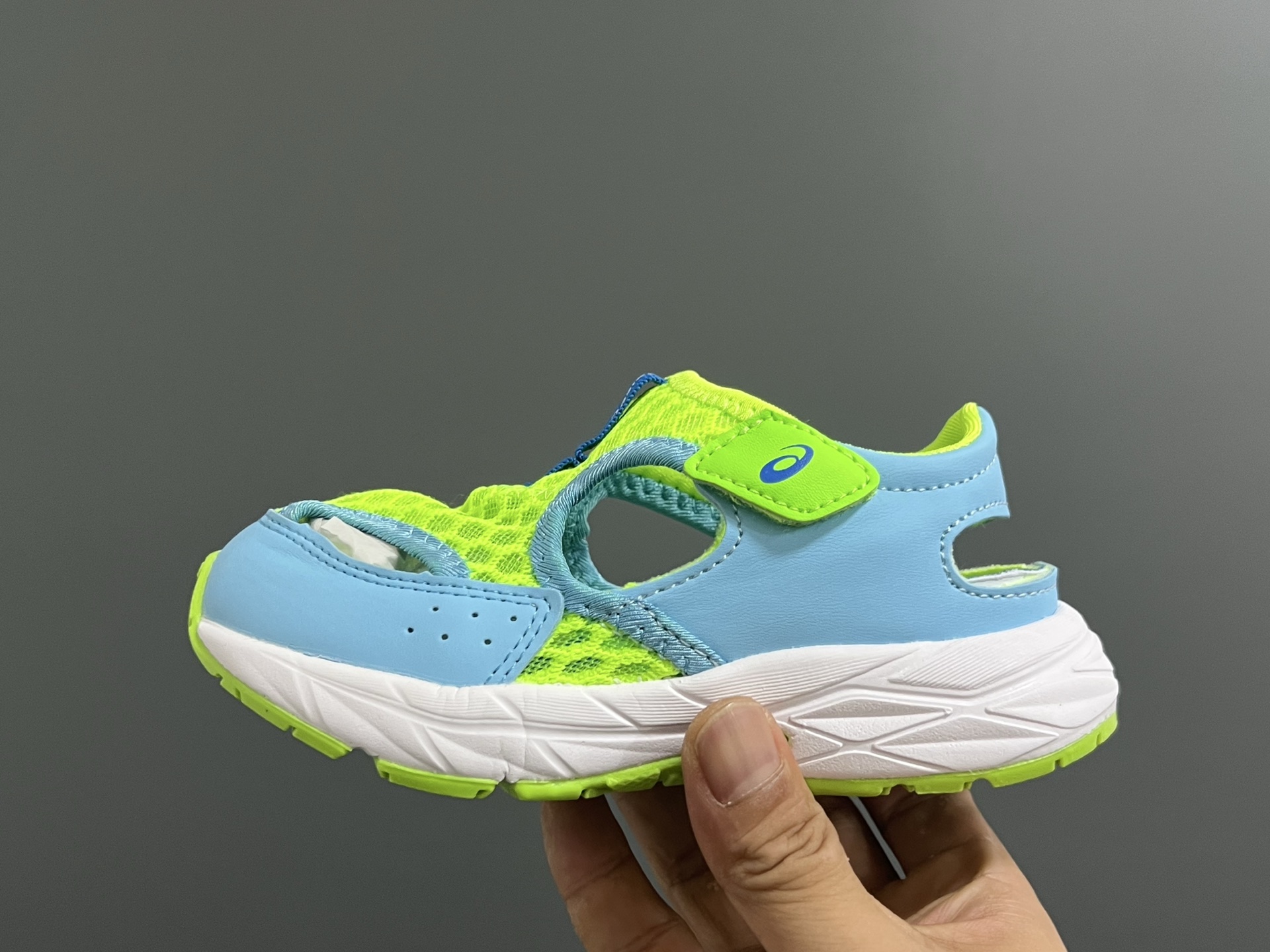 图片[4]-YSS新款夏天儿童网面凉鞋 尺码：22-37码 夏天就要来一双这样的镂空凉鞋🏝️ 镂空网面设计，透气又舒适☁️ 魔术贴穿脱方便✌🏻 原装橡胶大底，耐穿又耐磨✔️-选品中心