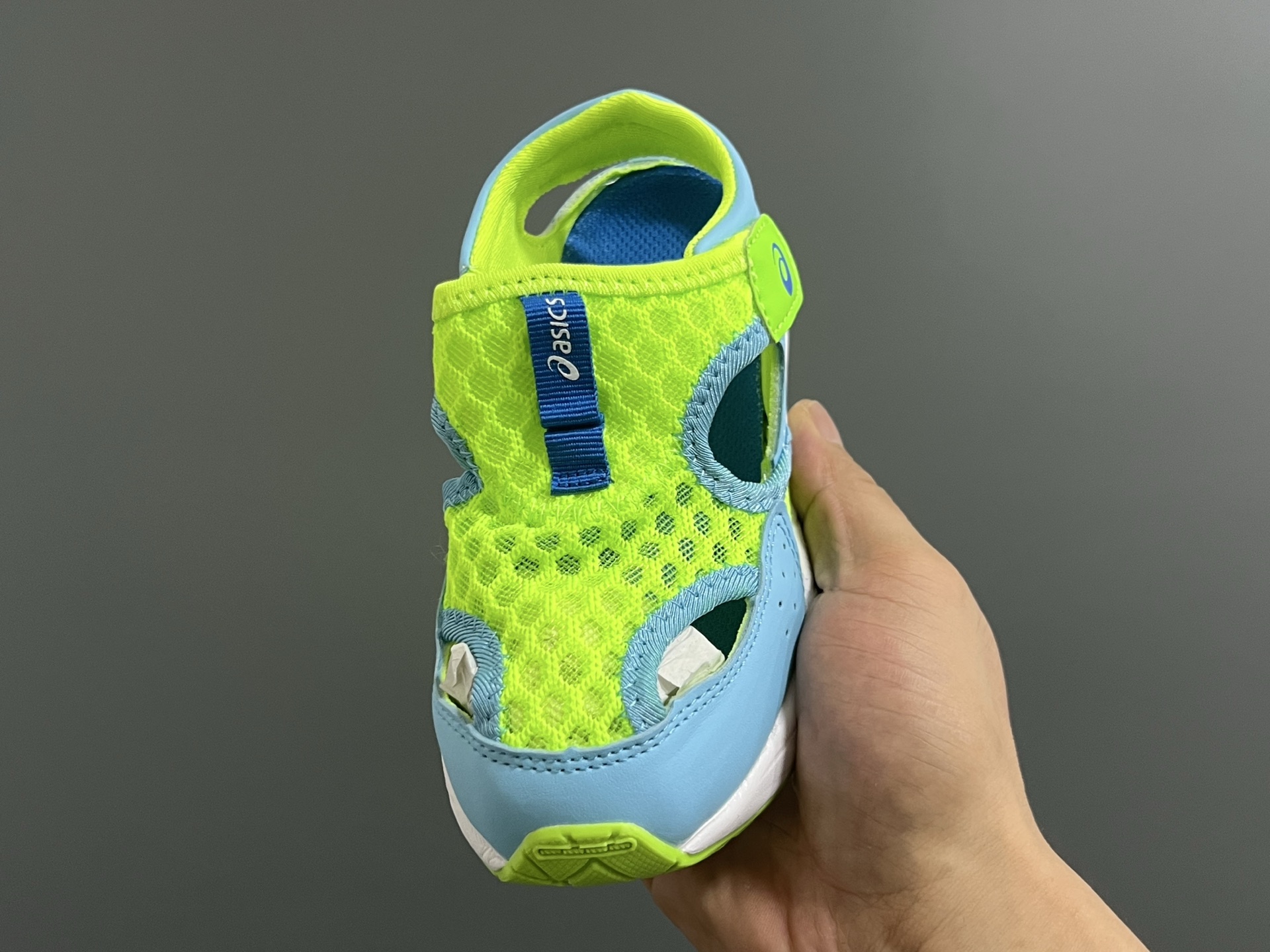 图片[3]-YSS新款夏天儿童网面凉鞋 尺码：22-37码 夏天就要来一双这样的镂空凉鞋🏝️ 镂空网面设计，透气又舒适☁️ 魔术贴穿脱方便✌🏻 原装橡胶大底，耐穿又耐磨✔️-选品中心