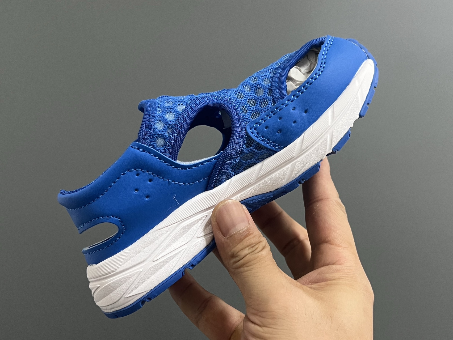 图片[6]-YSS新款夏天儿童网面凉鞋 尺码：22-37码 夏天就要来一双这样的镂空凉鞋🏝️ 镂空网面设计，透气又舒适☁️ 魔术贴穿脱方便✌🏻 原装橡胶大底，耐穿又耐磨✔️-选品中心