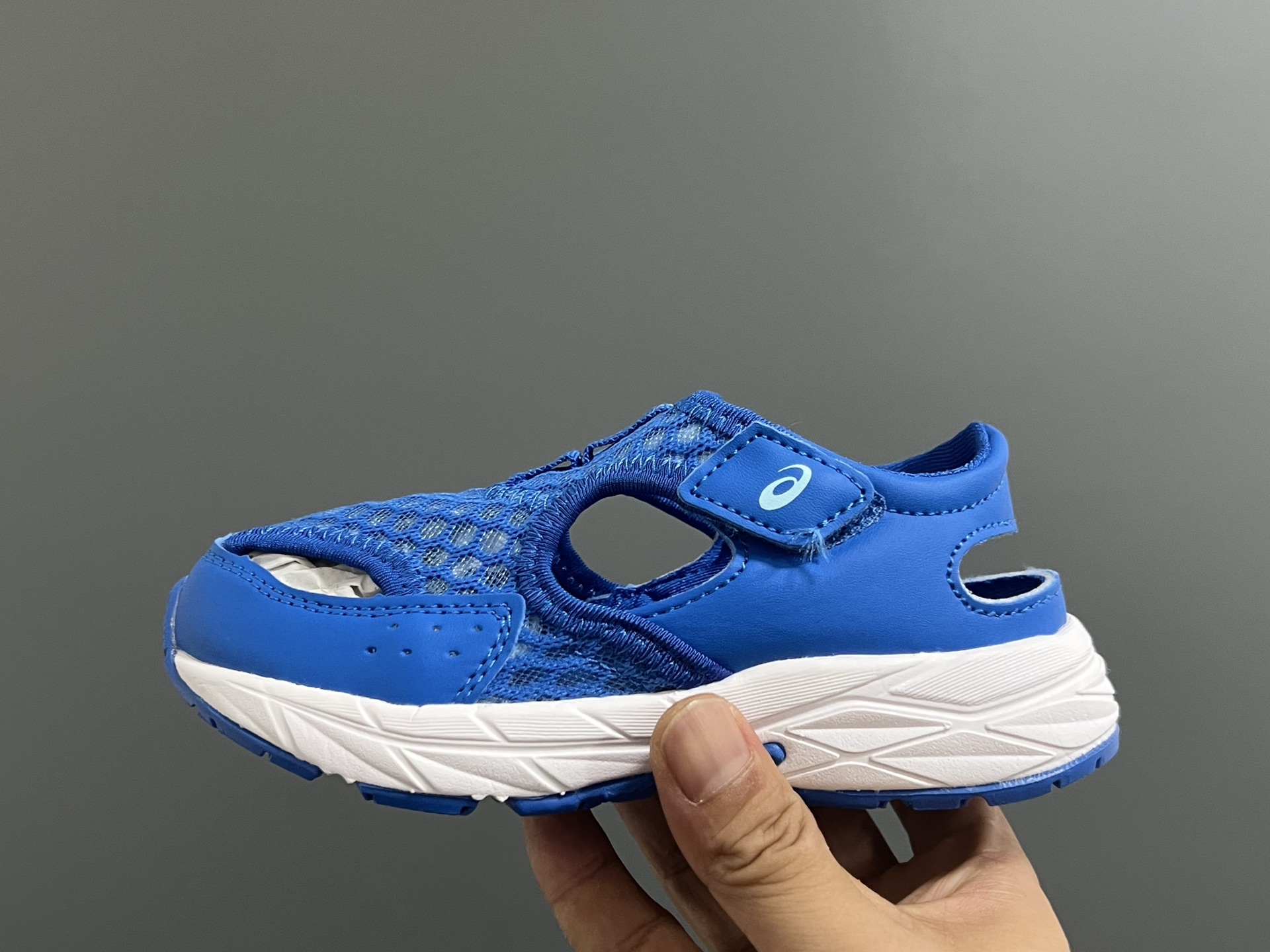 图片[4]-YSS新款夏天儿童网面凉鞋 尺码：22-37码 夏天就要来一双这样的镂空凉鞋🏝️ 镂空网面设计，透气又舒适☁️ 魔术贴穿脱方便✌🏻 原装橡胶大底，耐穿又耐磨✔️-选品中心