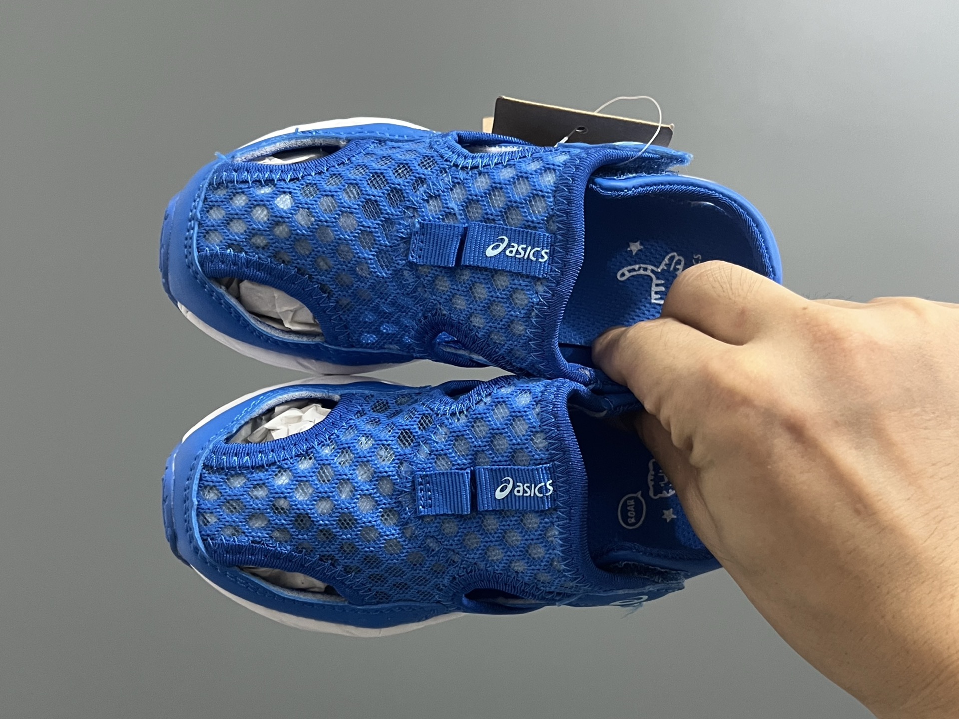 图片[2]-YSS新款夏天儿童网面凉鞋 尺码：22-37码 夏天就要来一双这样的镂空凉鞋🏝️ 镂空网面设计，透气又舒适☁️ 魔术贴穿脱方便✌🏻 原装橡胶大底，耐穿又耐磨✔️-选品中心