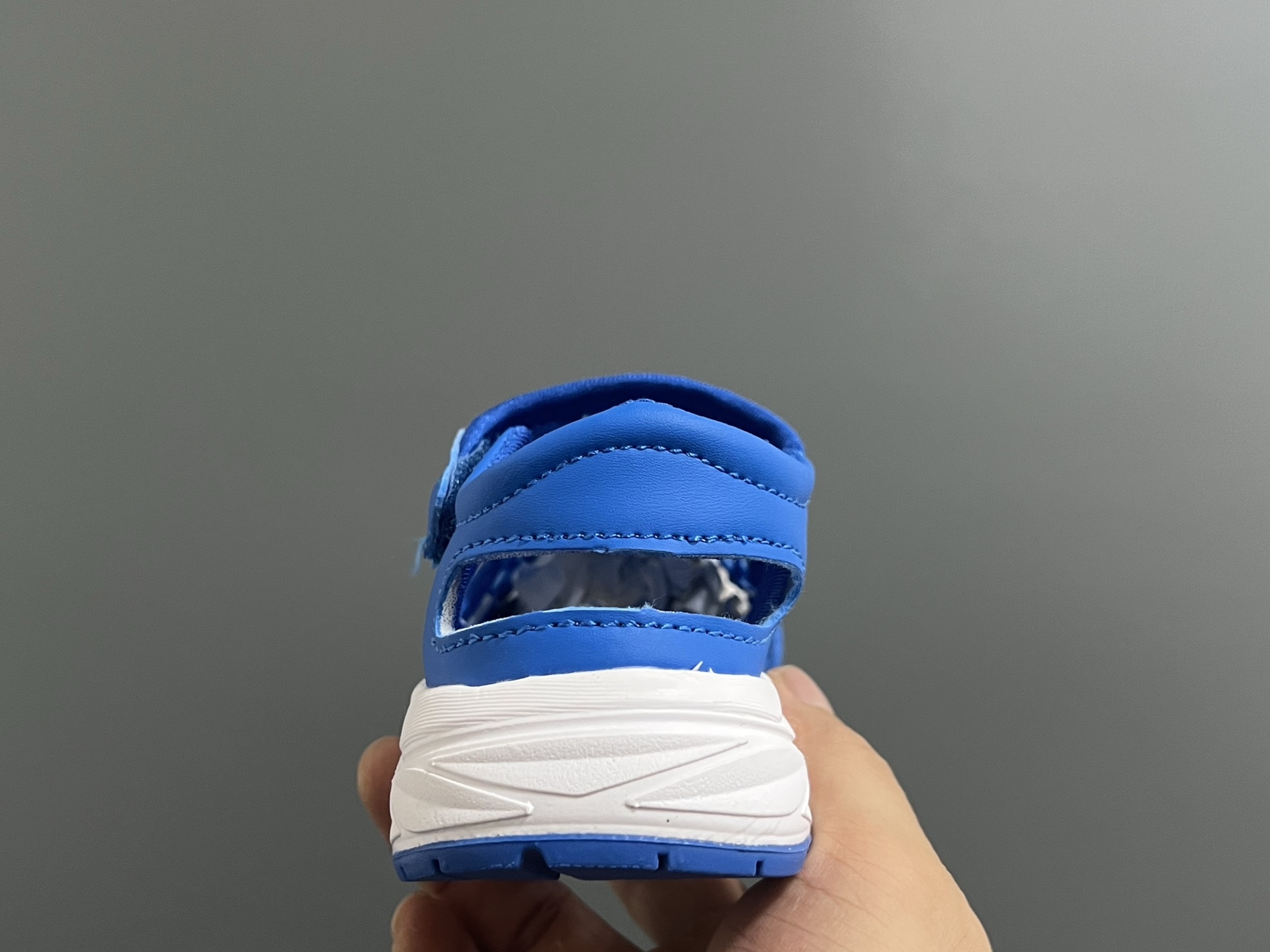 图片[5]-YSS新款夏天儿童网面凉鞋 尺码：22-37码 夏天就要来一双这样的镂空凉鞋🏝️ 镂空网面设计，透气又舒适☁️ 魔术贴穿脱方便✌🏻 原装橡胶大底，耐穿又耐磨✔️-选品中心