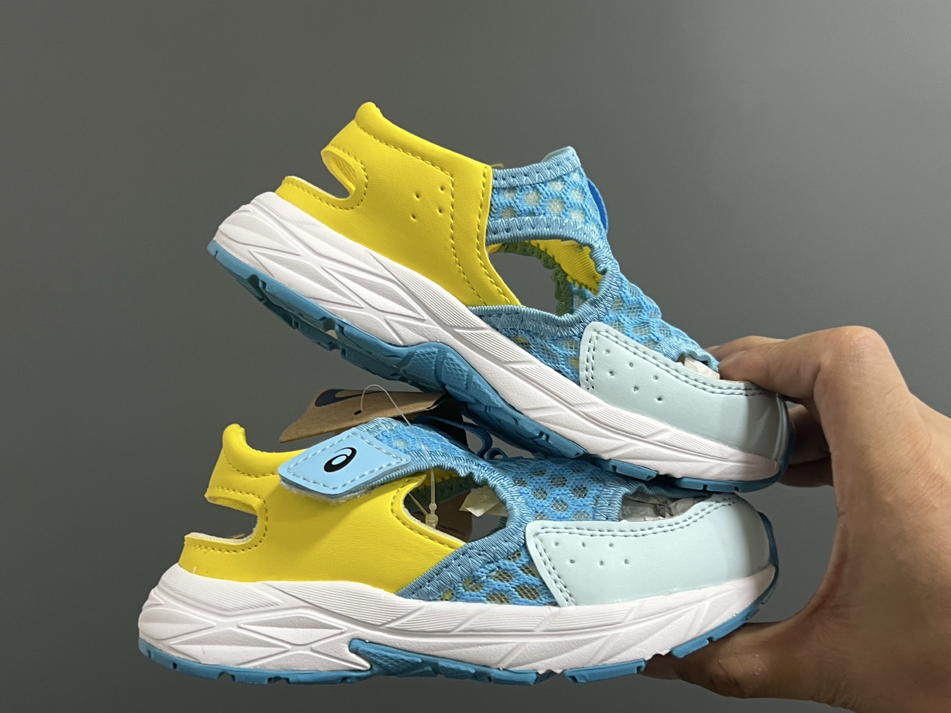 图片[9]-YSS新款夏天儿童网面凉鞋 尺码：22-37码 夏天就要来一双这样的镂空凉鞋🏝️ 镂空网面设计，透气又舒适☁️ 魔术贴穿脱方便✌🏻 原装橡胶大底，耐穿又耐磨✔️-选品中心