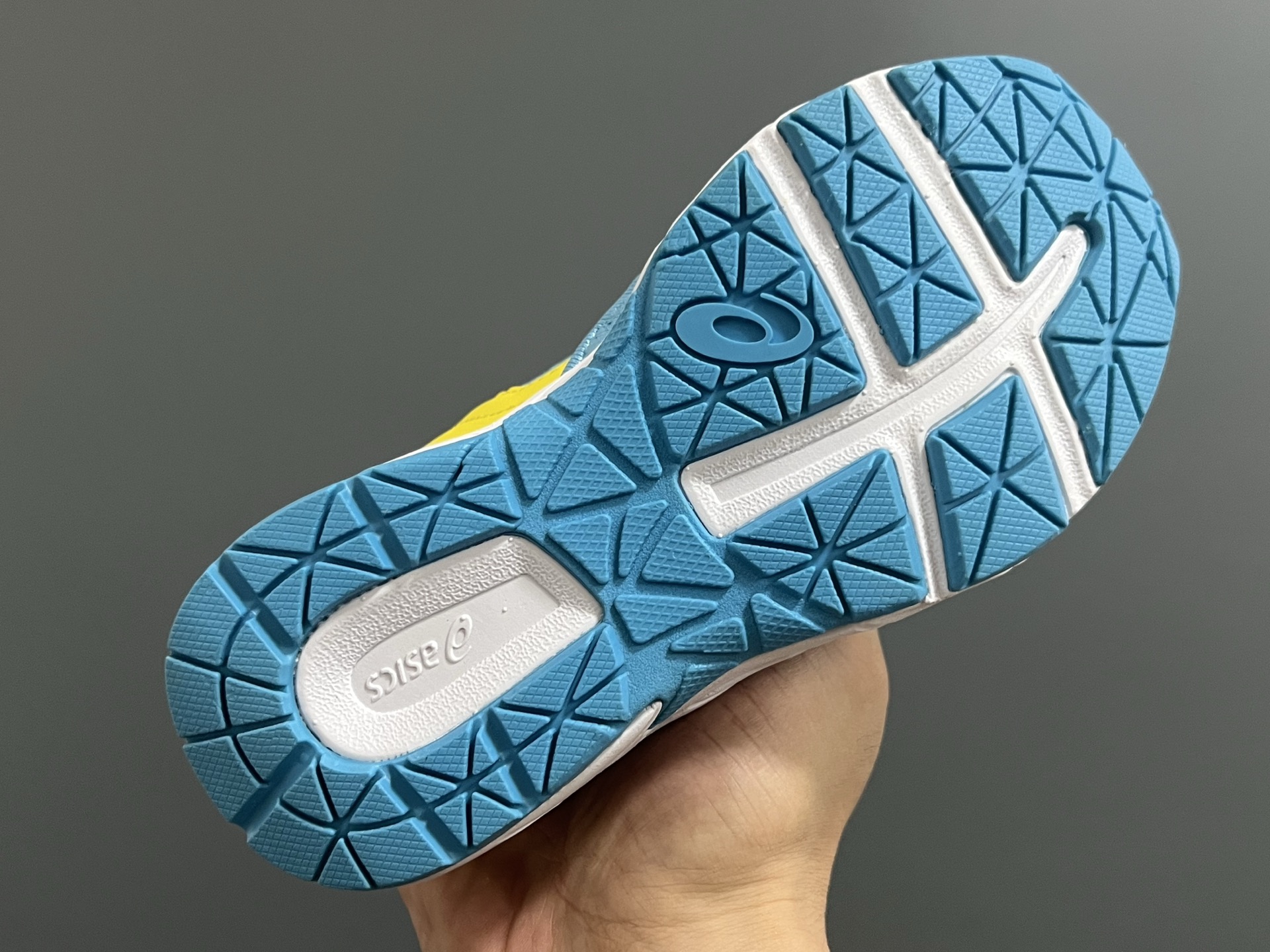 图片[5]-YSS新款夏天儿童网面凉鞋 尺码：22-37码 夏天就要来一双这样的镂空凉鞋🏝️ 镂空网面设计，透气又舒适☁️ 魔术贴穿脱方便✌🏻 原装橡胶大底，耐穿又耐磨✔️-选品中心