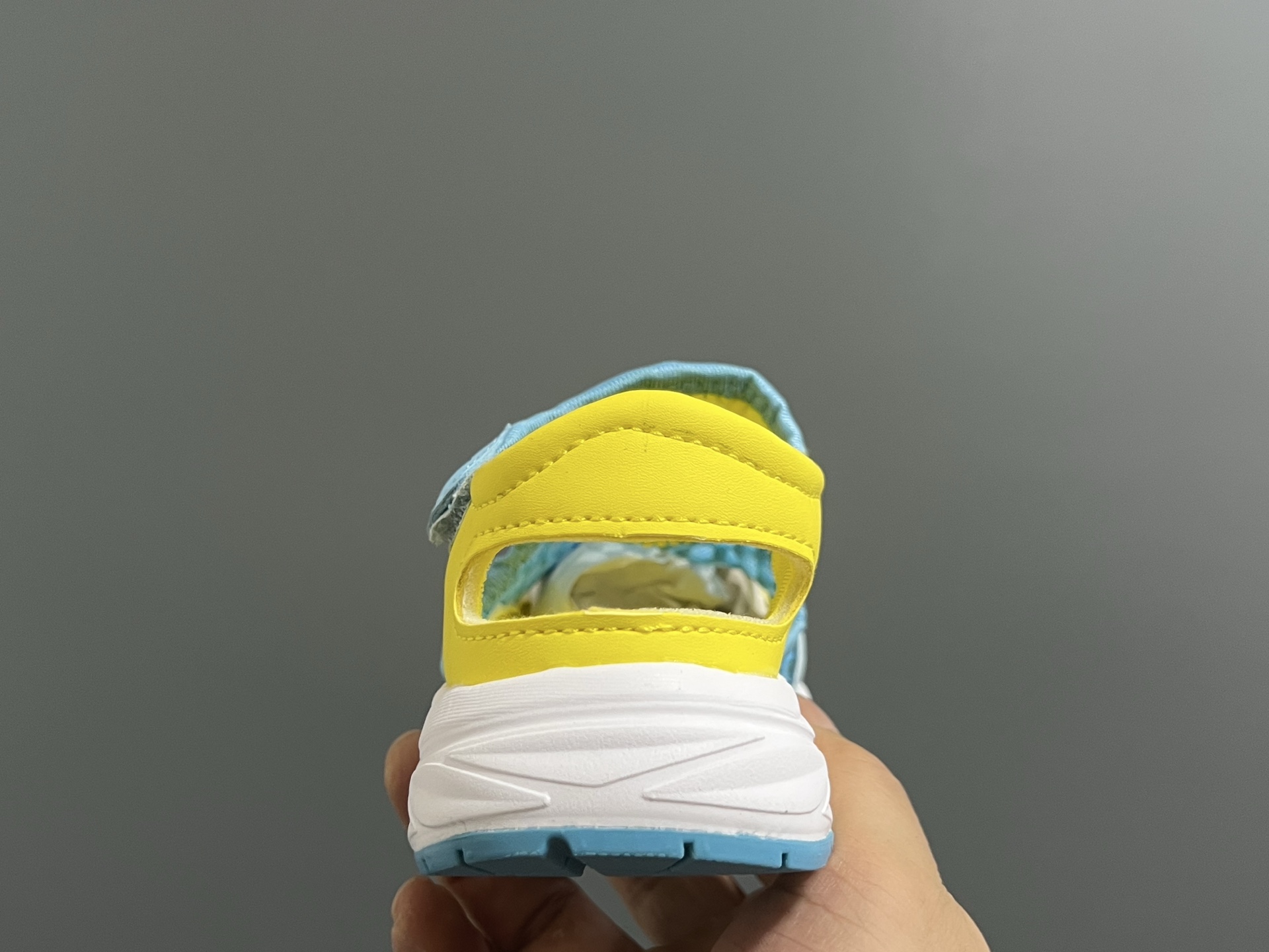 图片[7]-YSS新款夏天儿童网面凉鞋 尺码：22-37码 夏天就要来一双这样的镂空凉鞋🏝️ 镂空网面设计，透气又舒适☁️ 魔术贴穿脱方便✌🏻 原装橡胶大底，耐穿又耐磨✔️-选品中心