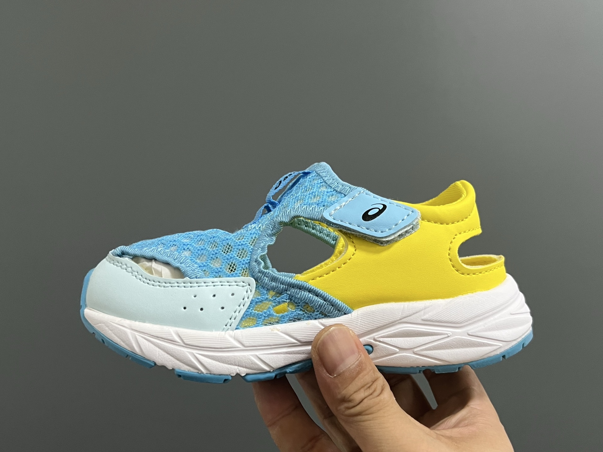 图片[4]-YSS新款夏天儿童网面凉鞋 尺码：22-37码 夏天就要来一双这样的镂空凉鞋🏝️ 镂空网面设计，透气又舒适☁️ 魔术贴穿脱方便✌🏻 原装橡胶大底，耐穿又耐磨✔️-选品中心