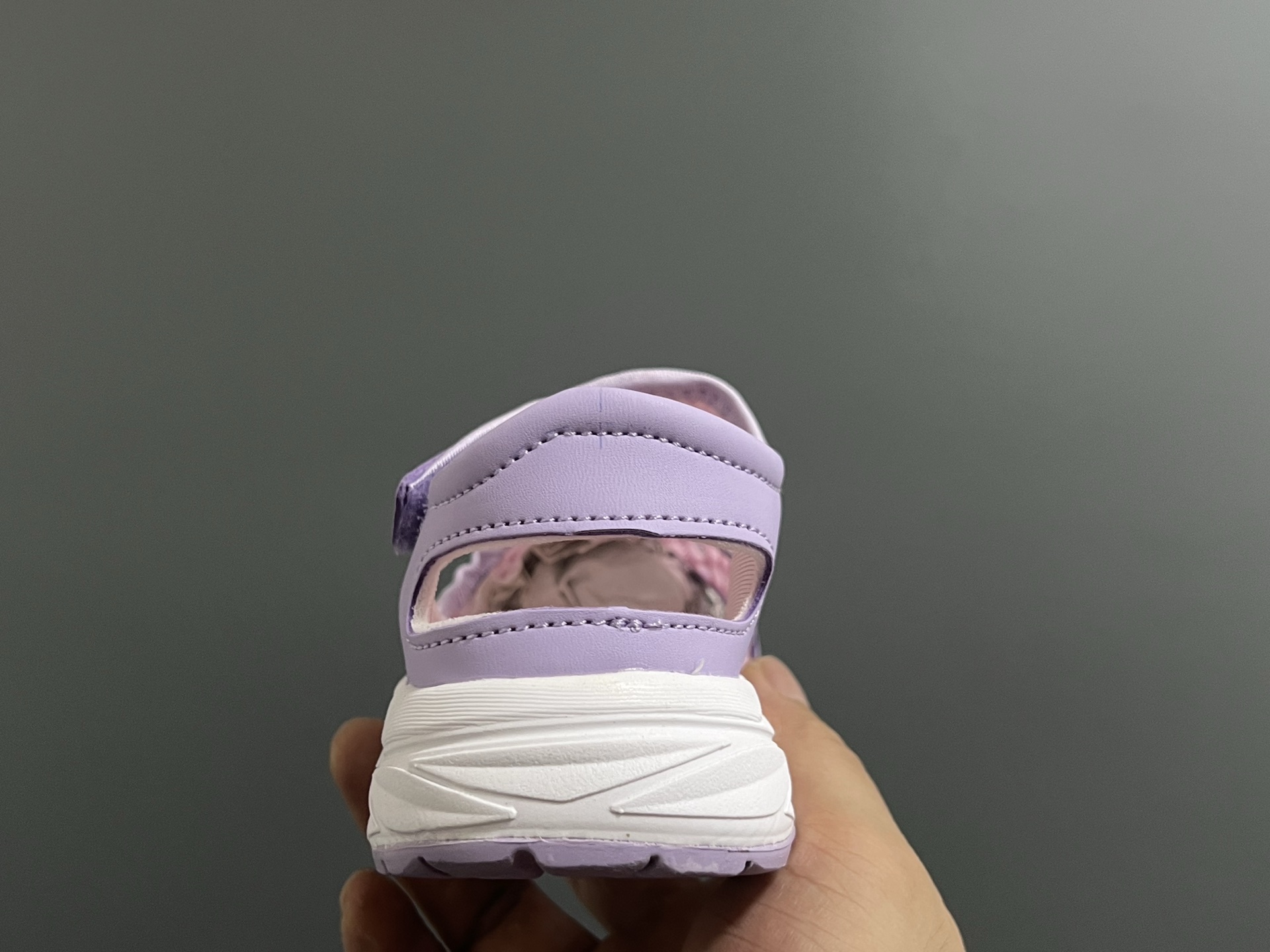 图片[7]-YSS新款夏天儿童网面凉鞋 尺码：22-37码 夏天就要来一双这样的镂空凉鞋🏝️ 镂空网面设计，透气又舒适☁️ 魔术贴穿脱方便✌🏻 原装橡胶大底，耐穿又耐磨✔️-选品中心