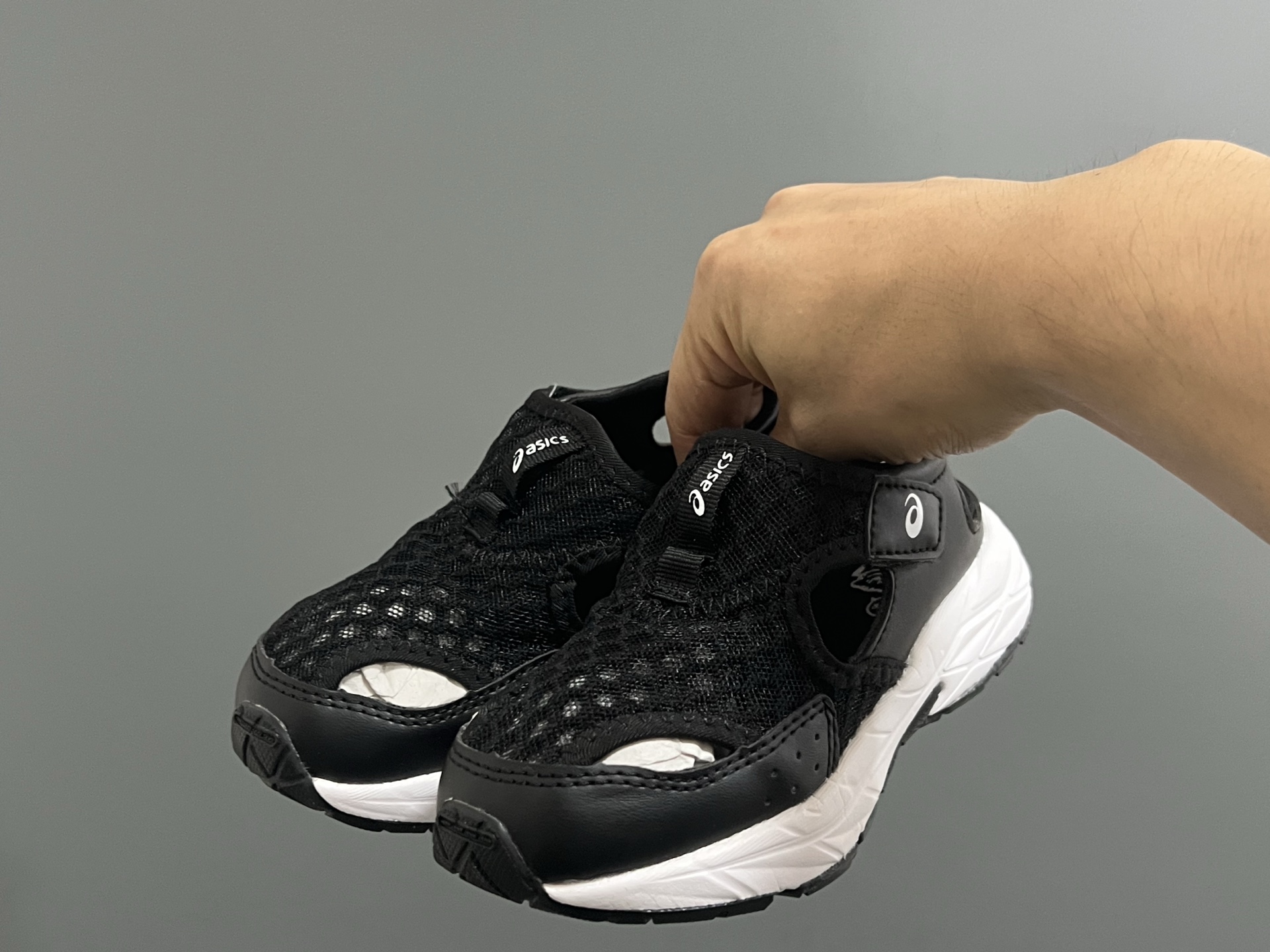 图片[2]-YSS新款夏天儿童网面凉鞋 尺码：22-37码 夏天就要来一双这样的镂空凉鞋🏝️ 镂空网面设计，透气又舒适☁️ 魔术贴穿脱方便✌🏻 原装橡胶大底，耐穿又耐磨✔️-选品中心