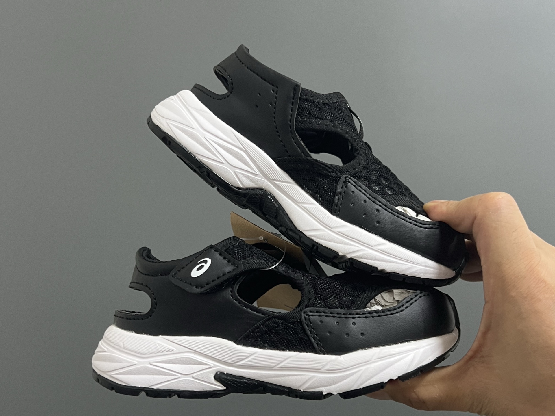 图片[9]-YSS新款夏天儿童网面凉鞋 尺码：22-37码 夏天就要来一双这样的镂空凉鞋🏝️ 镂空网面设计，透气又舒适☁️ 魔术贴穿脱方便✌🏻 原装橡胶大底，耐穿又耐磨✔️-选品中心