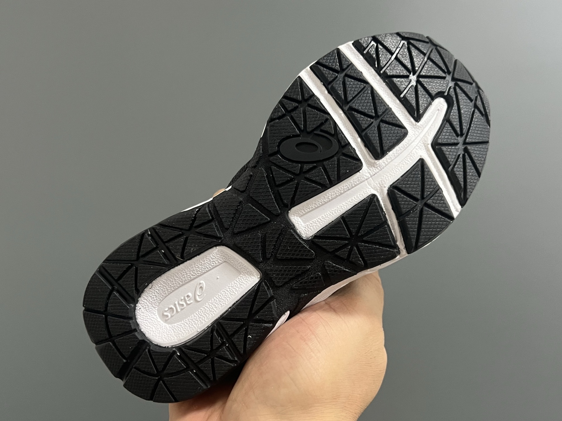 图片[5]-YSS新款夏天儿童网面凉鞋 尺码：22-37码 夏天就要来一双这样的镂空凉鞋🏝️ 镂空网面设计，透气又舒适☁️ 魔术贴穿脱方便✌🏻 原装橡胶大底，耐穿又耐磨✔️-选品中心