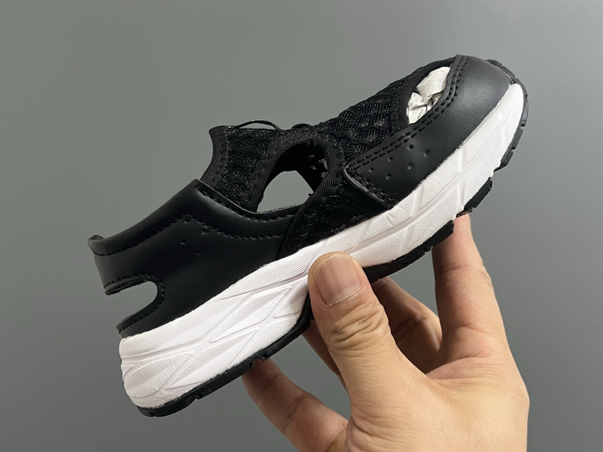 图片[6]-YSS新款夏天儿童网面凉鞋 尺码：22-37码 夏天就要来一双这样的镂空凉鞋🏝️ 镂空网面设计，透气又舒适☁️ 魔术贴穿脱方便✌🏻 原装橡胶大底，耐穿又耐磨✔️-选品中心